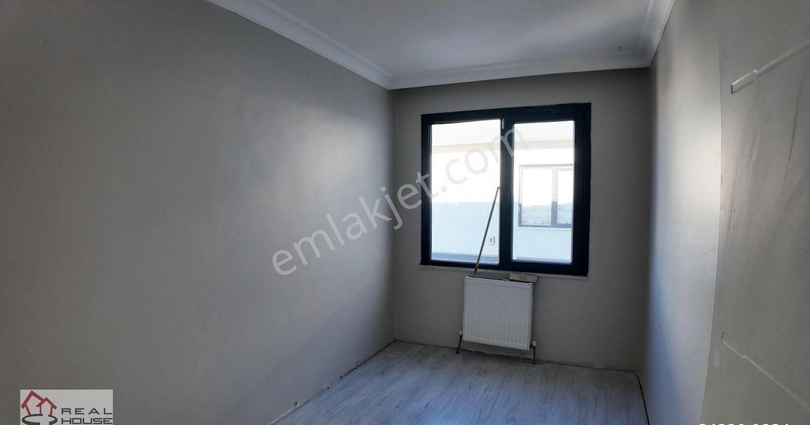 Kanarya Moon Tower Sitesinde Satılık 4+1 Göl Manzaralı Dubleks - Görsel 3