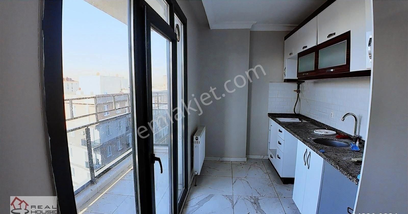 Kanarya Moon Tower Sitesinde Satılık 4+1 Göl Manzaralı Dubleks - Görsel 19