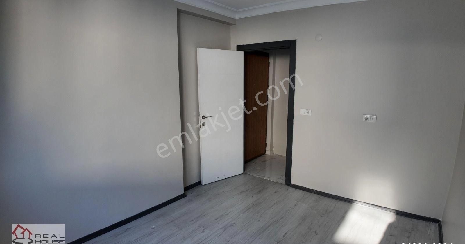 Kanarya Moon Tower Sitesinde Satılık 4+1 Göl Manzaralı Dubleks - Görsel 5