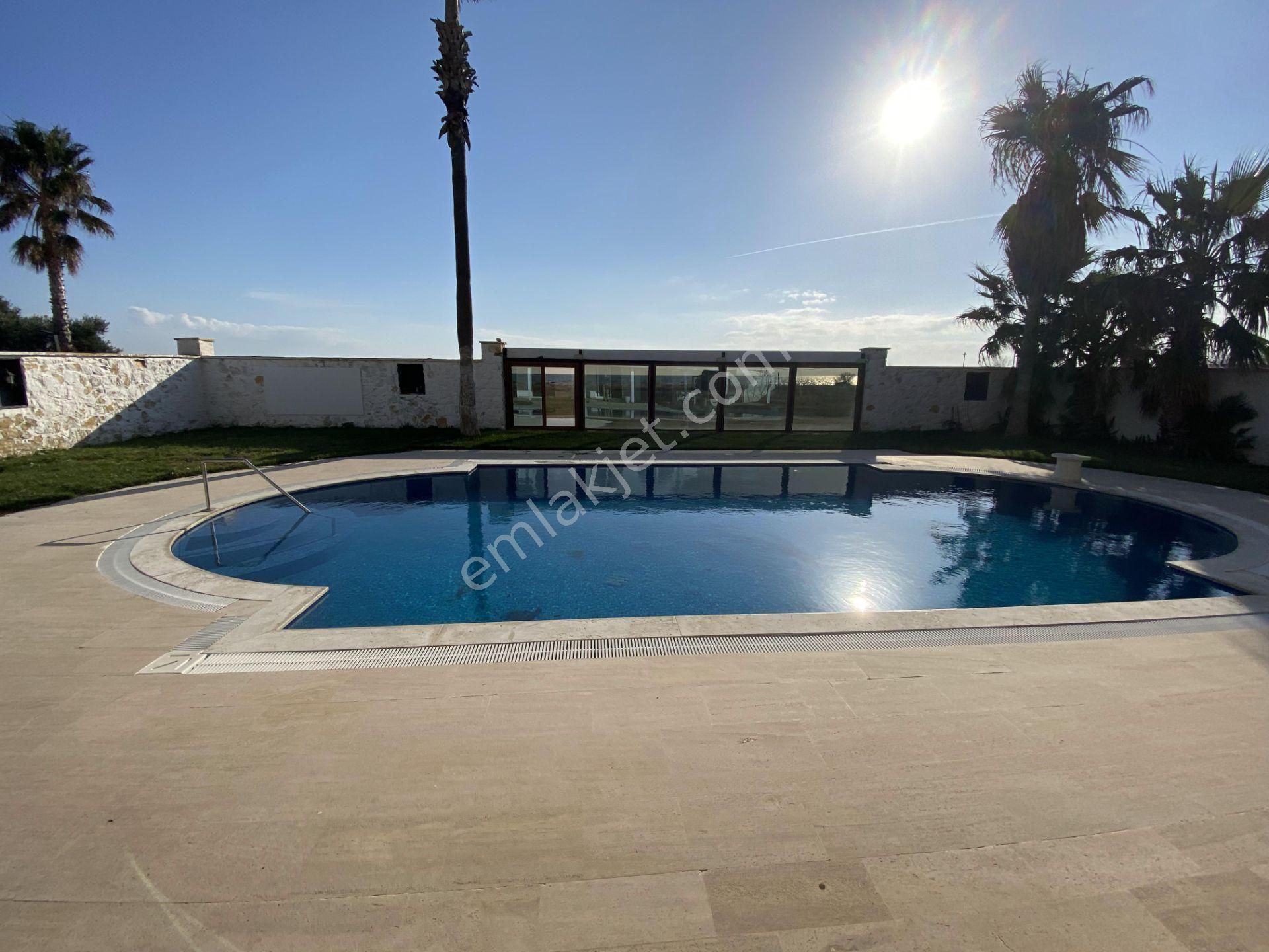 Ayvalık Sarımsaklı Da Satılık Muhtesem Villa.denize Sıfır