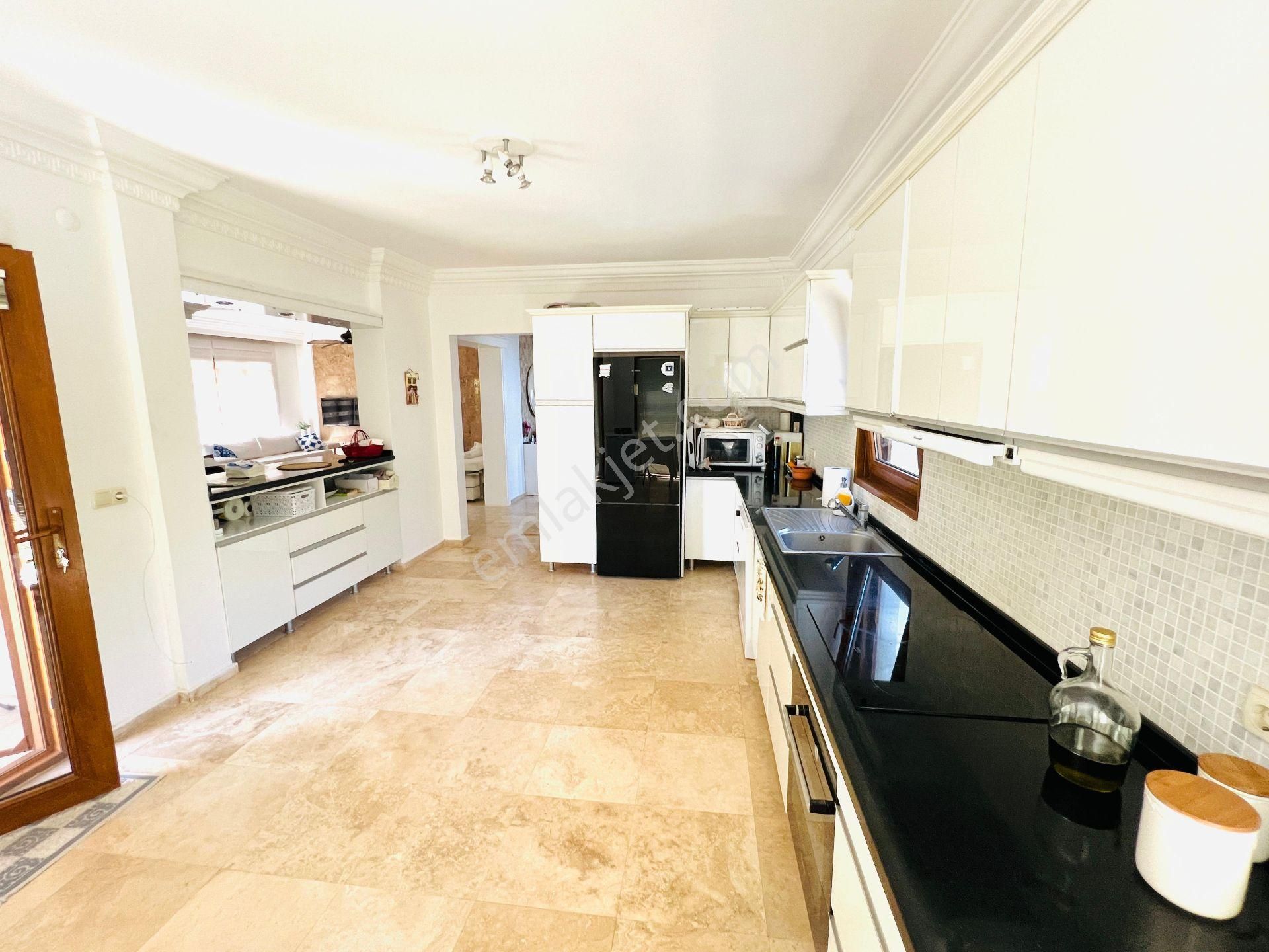 Balıkesir Ayvalık Sarımsaklı Da Satılık Villa.denize Sıfır. - Görsel 4