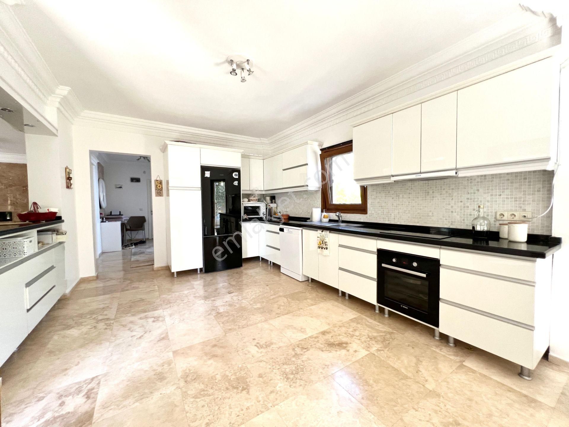 Balıkesir Ayvalık Sarımsaklı Da Satılık Villa.denize Sıfır. - Görsel 3