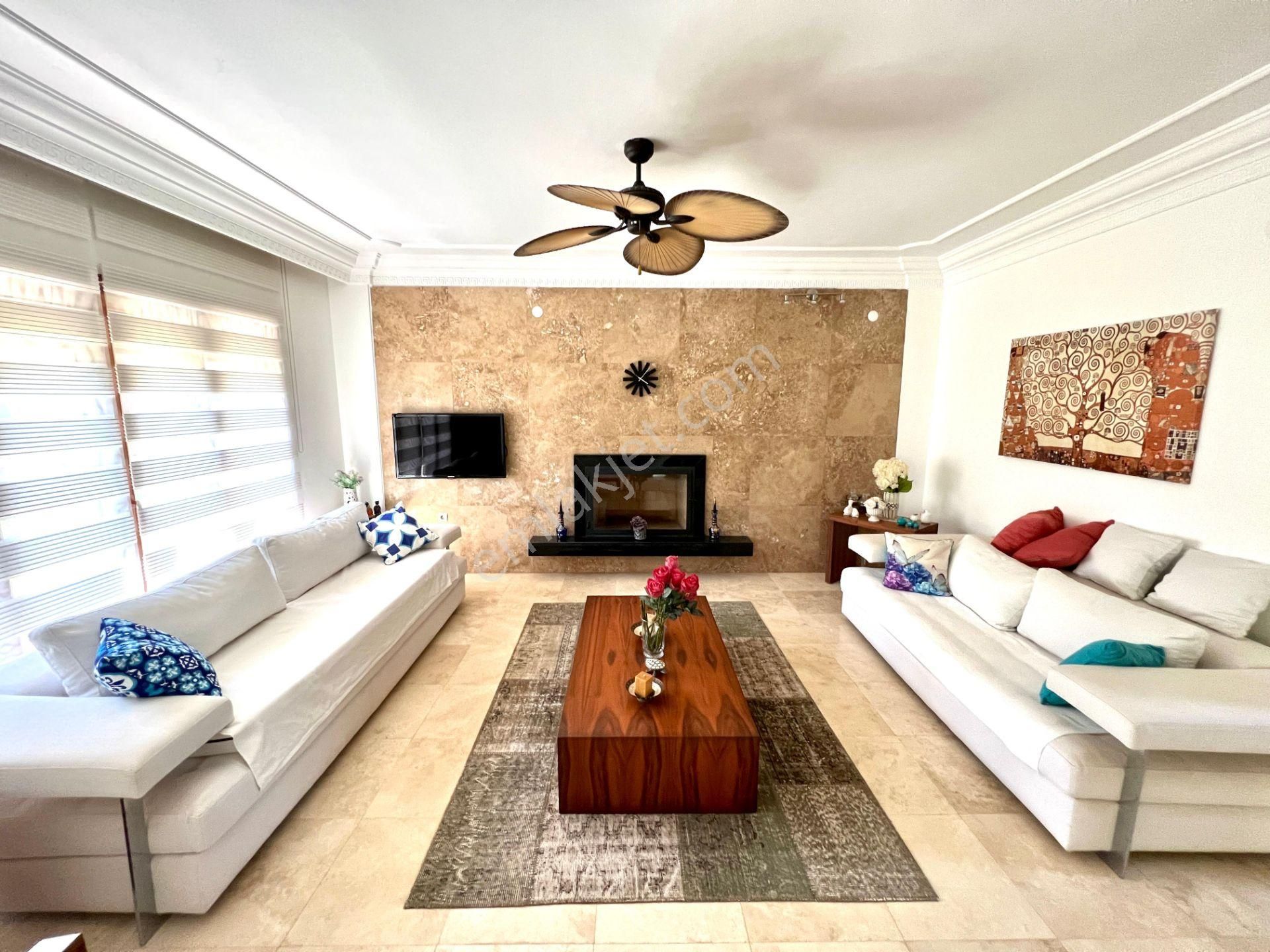 Balıkesir Ayvalık Sarımsaklı Da Satılık Villa.denize Sıfır. - Görsel 2