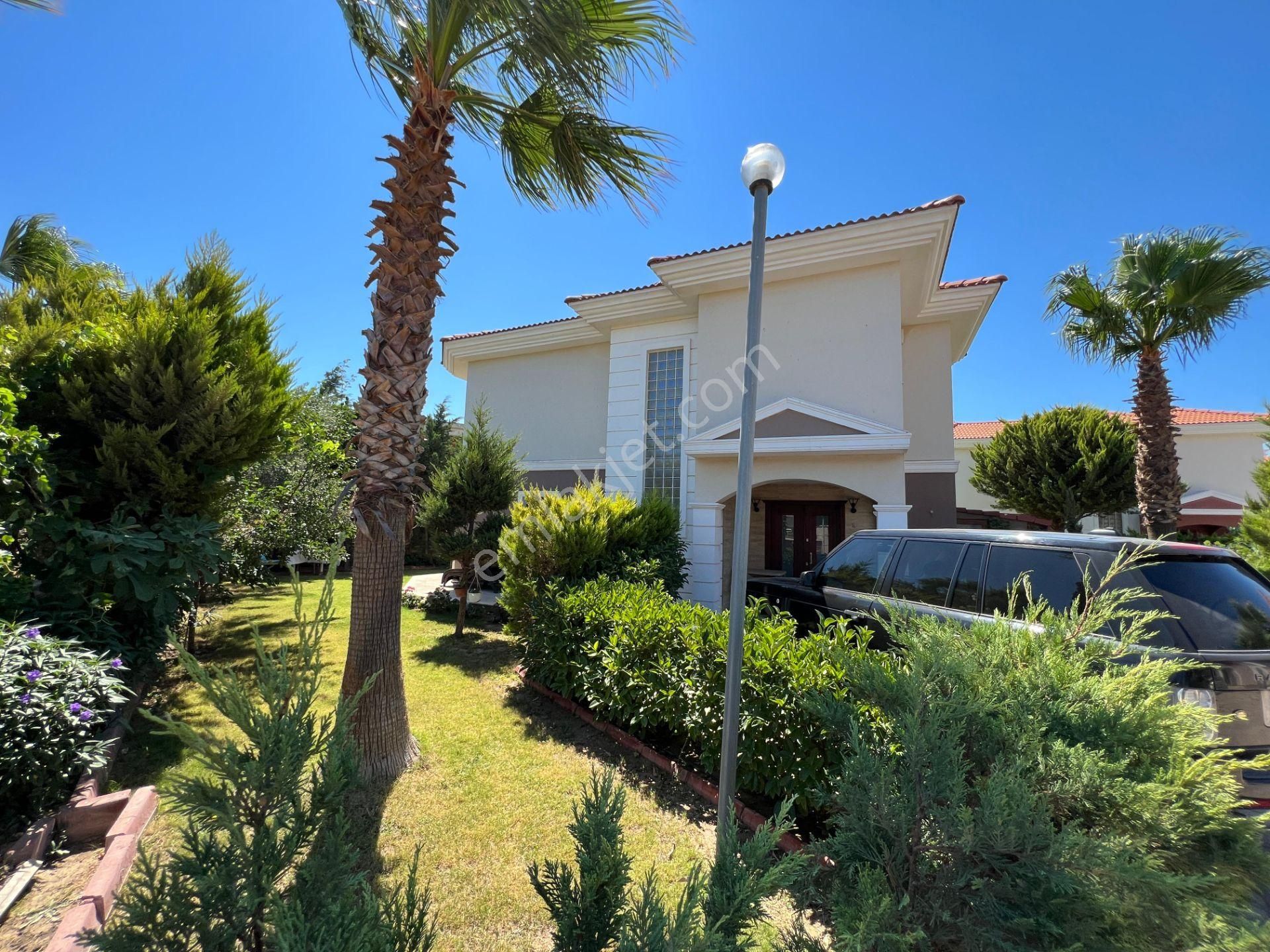 Balıkesir Ayvalık Sarımsaklı Da Satılık Villa.denize Sıfır.