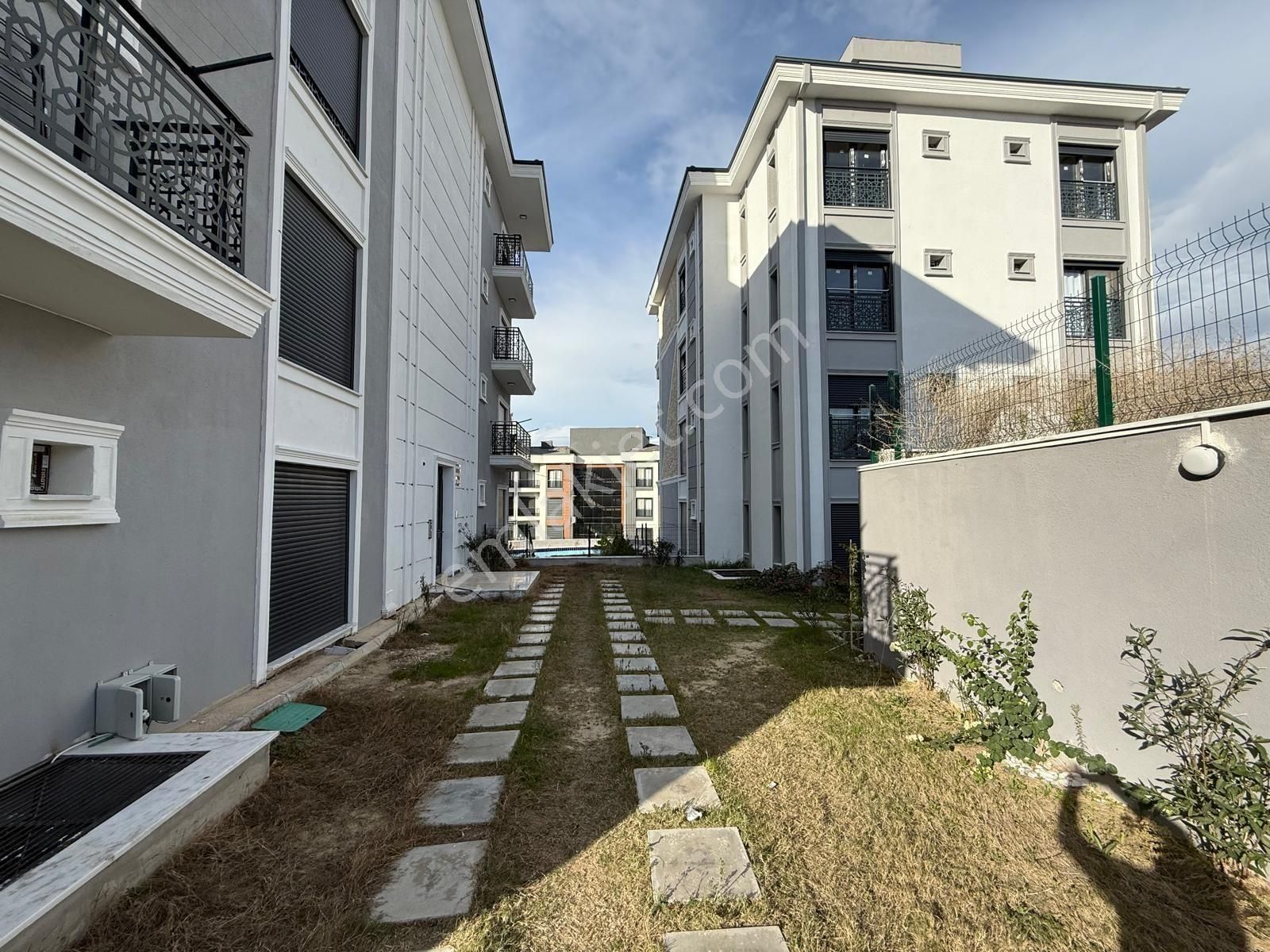 Havuzlu Site İçerisi - Görsel 31