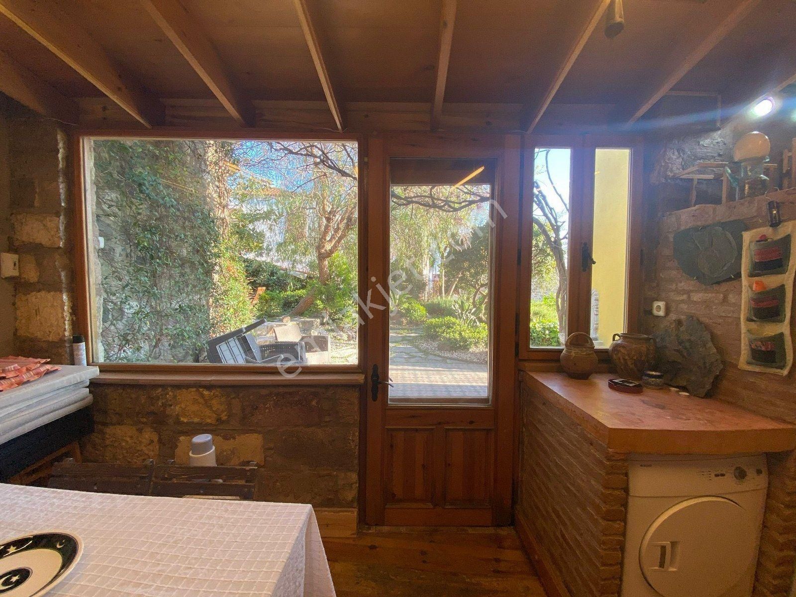 Ayvalık Cunda Da Satılık Mukemmel Taş Ev.geniş Bahceli - Görsel 22