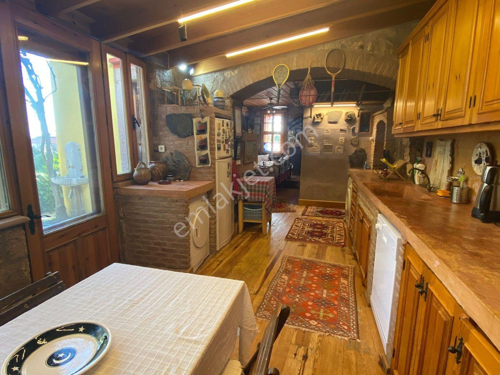 Ayvalık Cunda Da Satılık Mukemmel Taş Ev.geniş Bahceli - Görsel 7