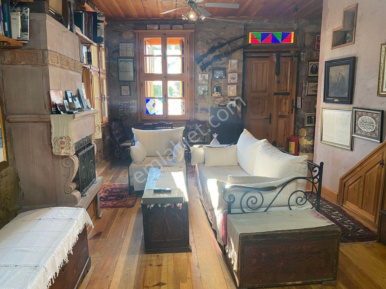 Ayvalık Cunda Da Satılık Mukemmel Taş Ev.geniş Bahceli - Görsel 16