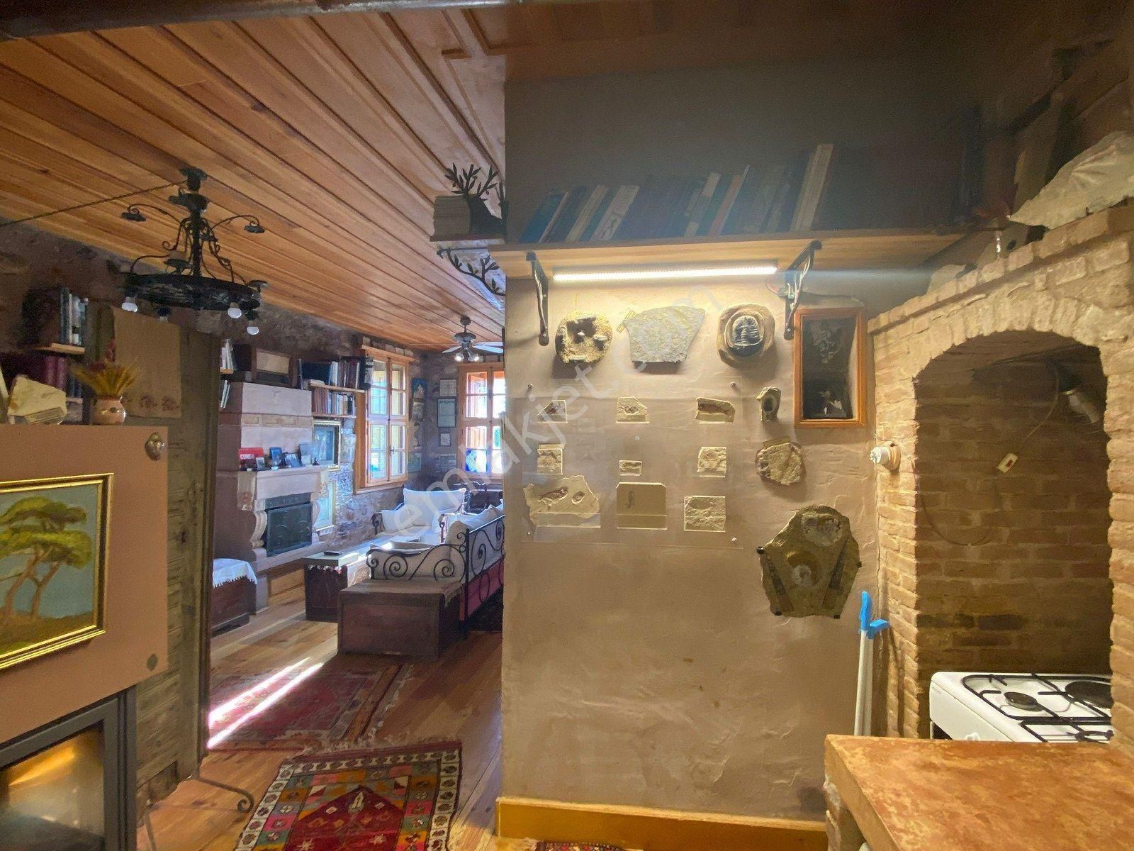 Ayvalık Cunda Da Satılık Mukemmel Taş Ev.geniş Bahceli - Görsel 9