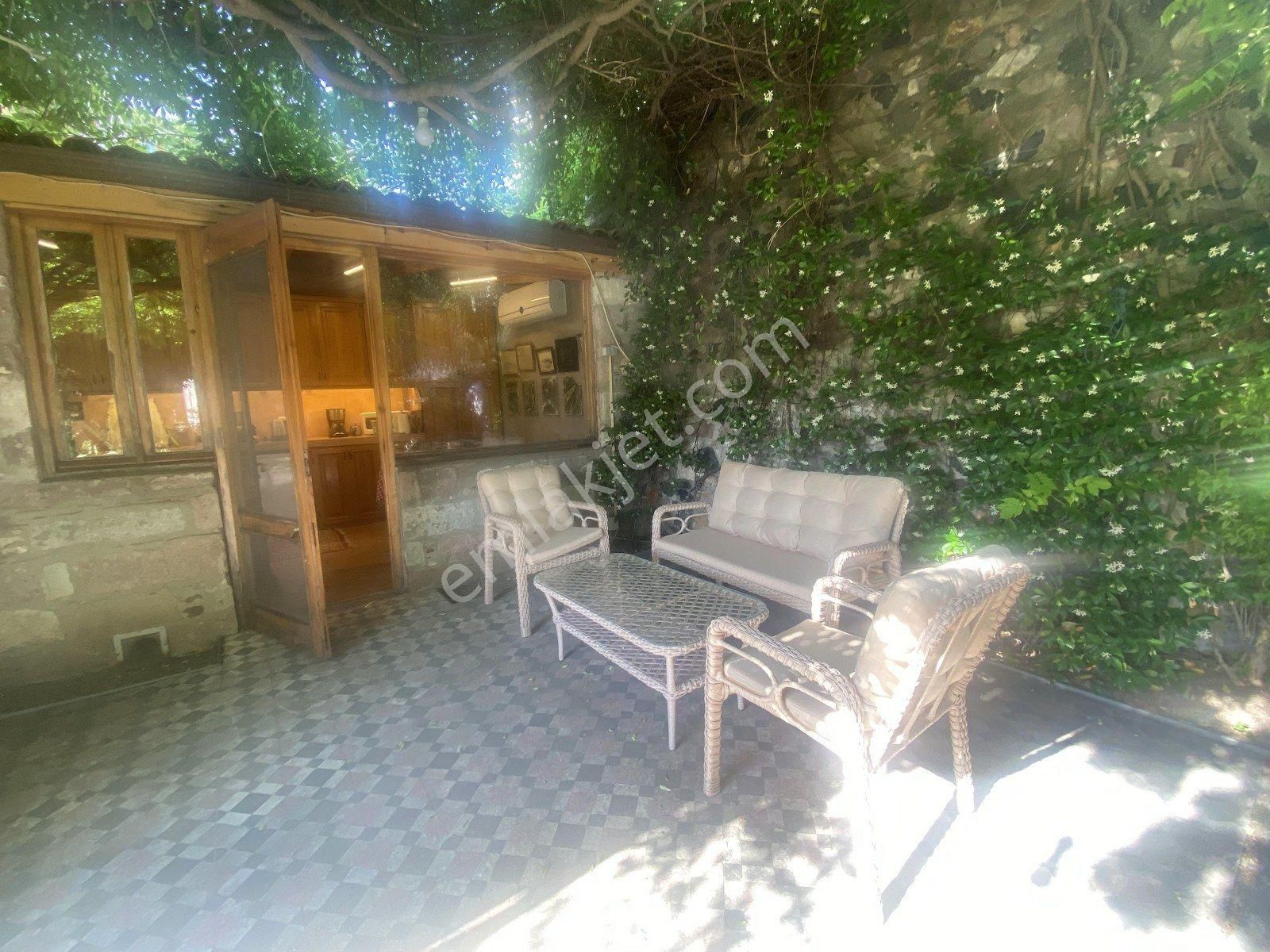 Ayvalık Cunda Da Satılık Mukemmel Taş Ev.geniş Bahceli - Görsel 31