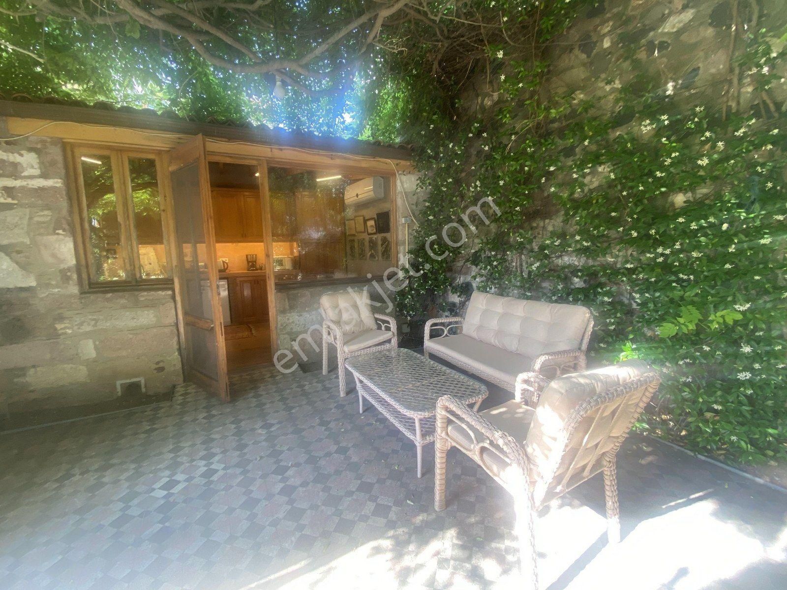 Ayvalık Cunda Da Satılık Mukemmel Taş Ev.geniş Bahceli - Görsel 24