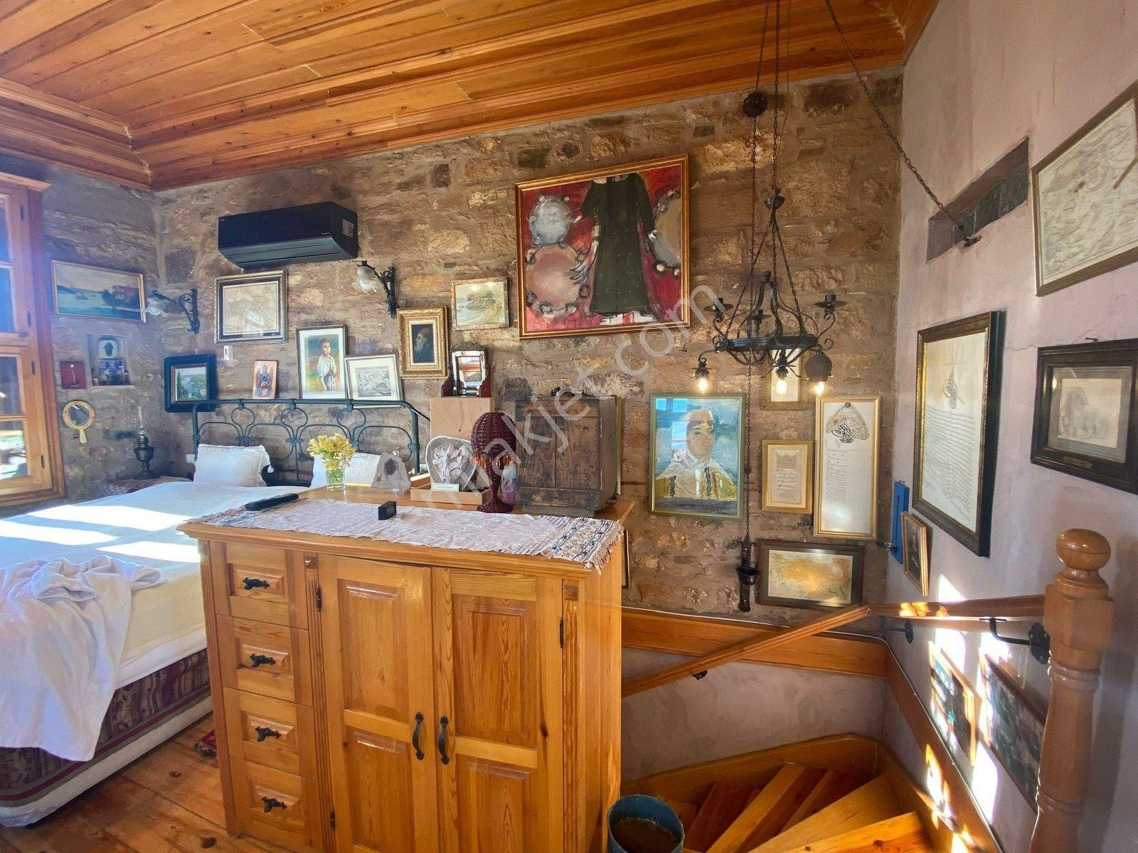 Ayvalık Cunda Da Satılık Mukemmel Taş Ev.geniş Bahceli - Görsel 18