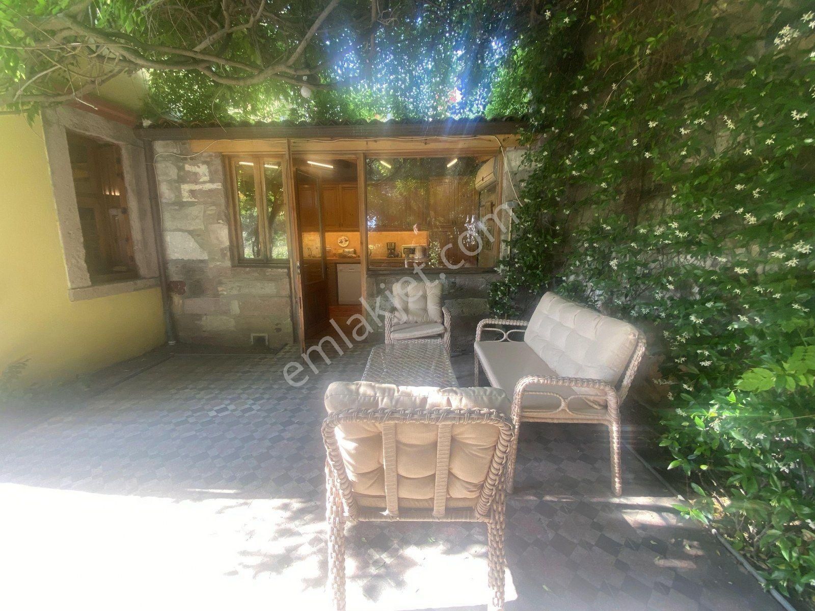 Ayvalık Cunda Da Satılık Mukemmel Taş Ev.geniş Bahceli - Görsel 34