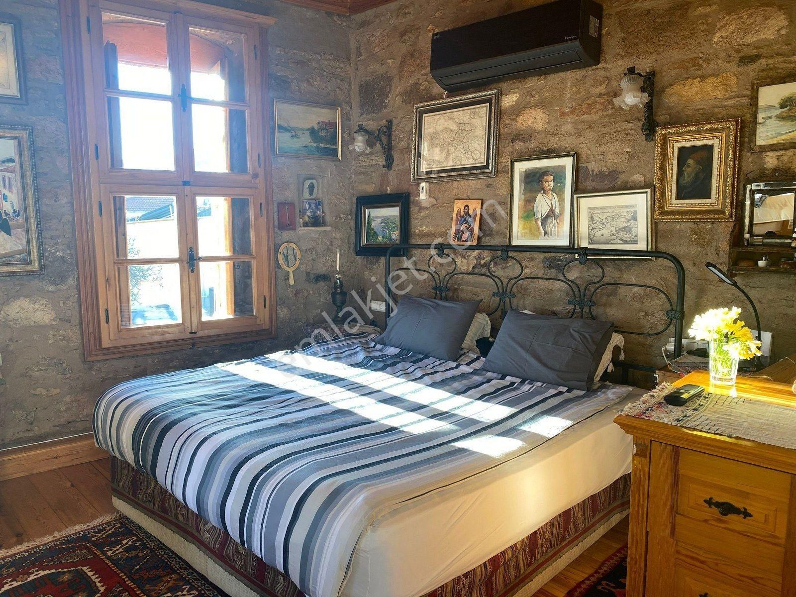 Ayvalık Cunda Da Satılık Mukemmel Taş Ev.geniş Bahceli - Görsel 21