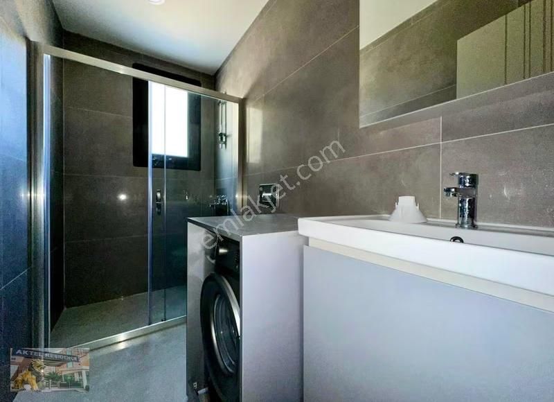 Beylikdüzü Adnan Kahvecide Kiracılı Satılık 2+1 Yatırımlık Daire