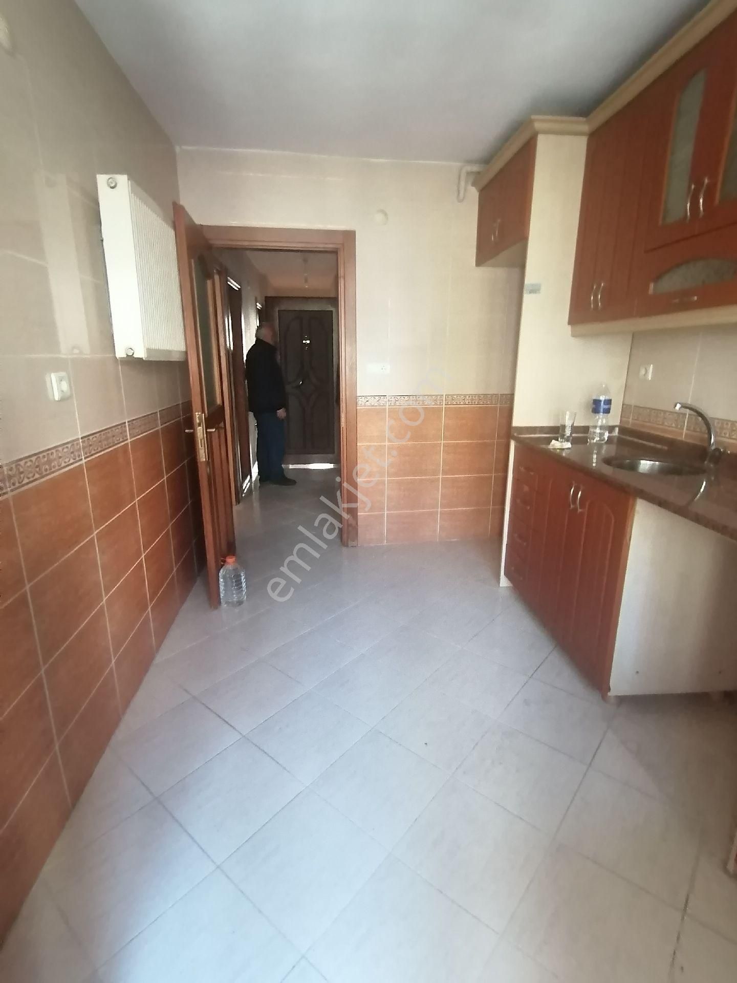 Ümraniye Armağanevler Mahallesi Metro Yanında 2.kat 2+1 90 Metre Balkonlu Kiralık Daire Ev