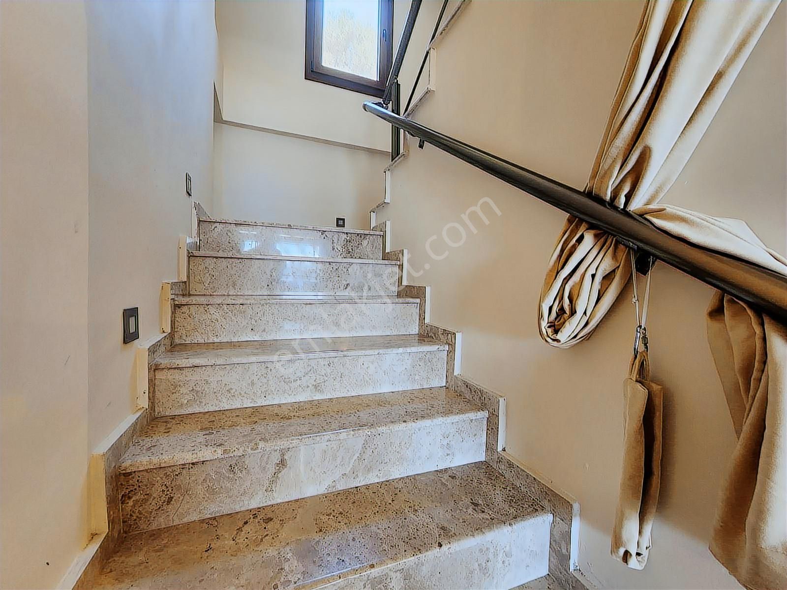 Çandarlı Bimeyko Sitesinde Satılık 5+1 Tripleks Villa - Görsel 12