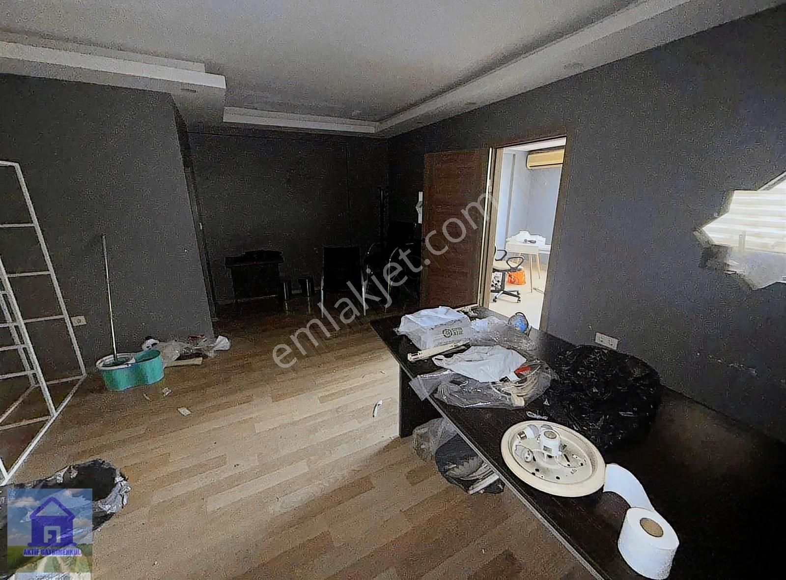 Şirinevler Meydanda 7. Kat Asansörlü Kiralık 1+1 Ofis