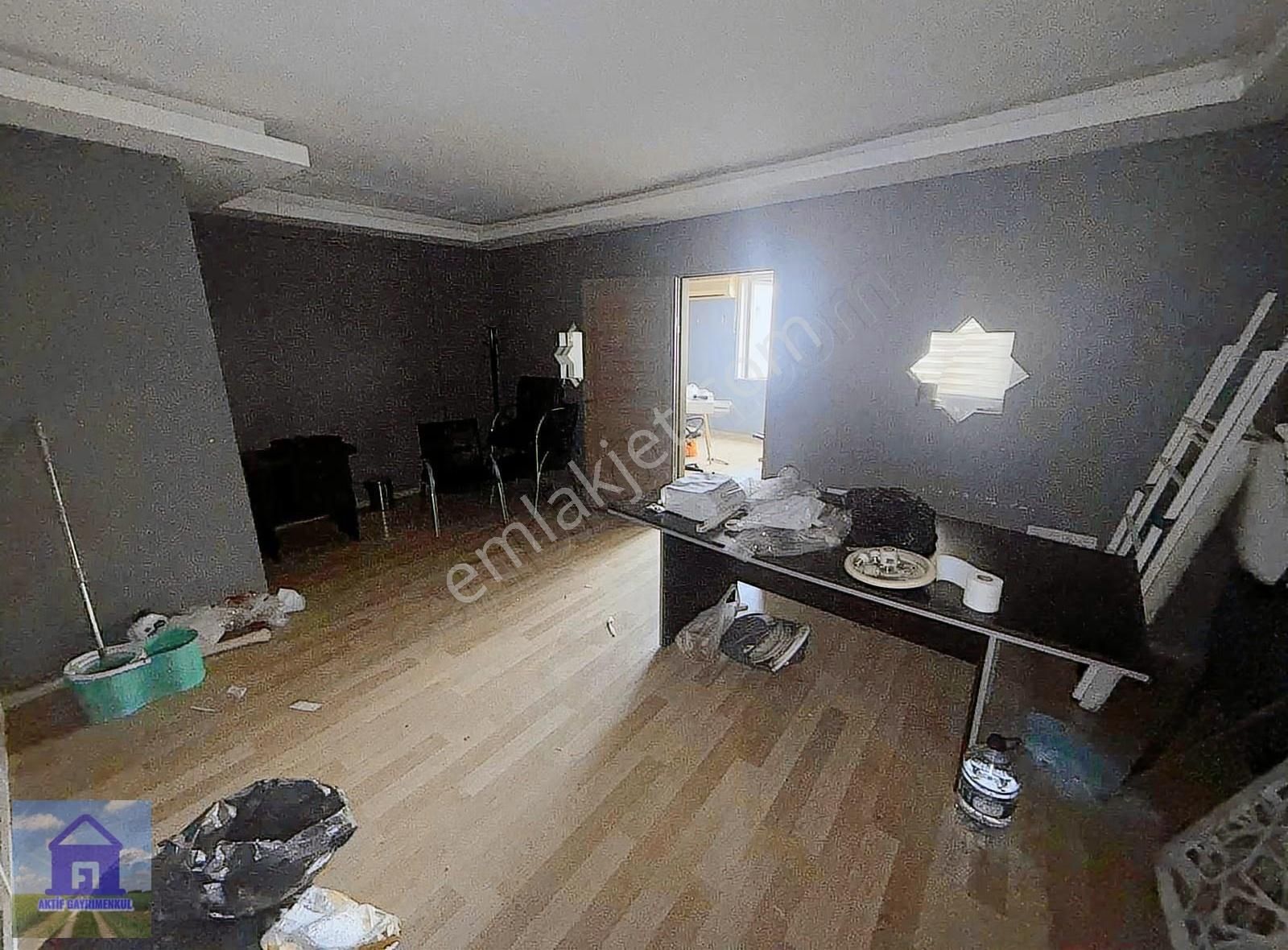 Şirinevler Meydanda 7. Kat Asansörlü Kiralık 1+1 Ofis - Görsel 2