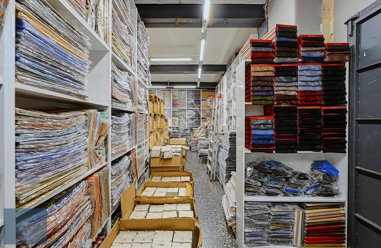 Sirkeci'de Merkezi Konumda İçi Yenilenmiş Geniş Alanlı Ofis Katı - Görsel 21