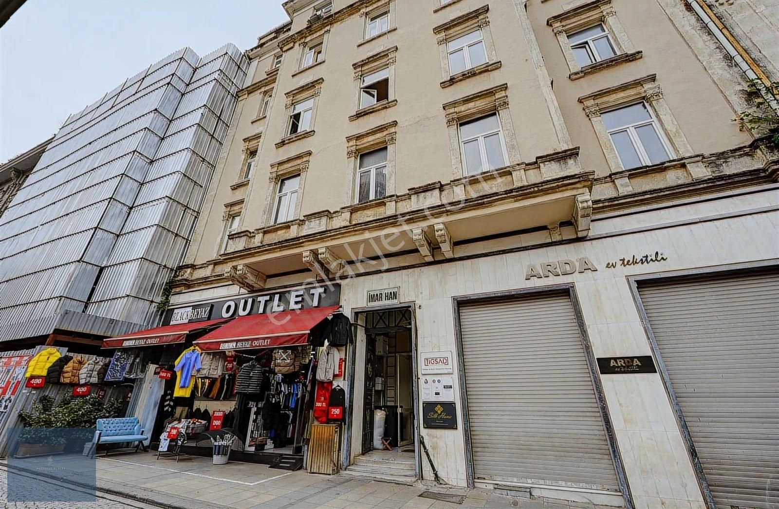 Sirkeci'de Merkezi Konumda İçi Yenilenmiş Geniş Alanlı Ofis Katı - Görsel 2