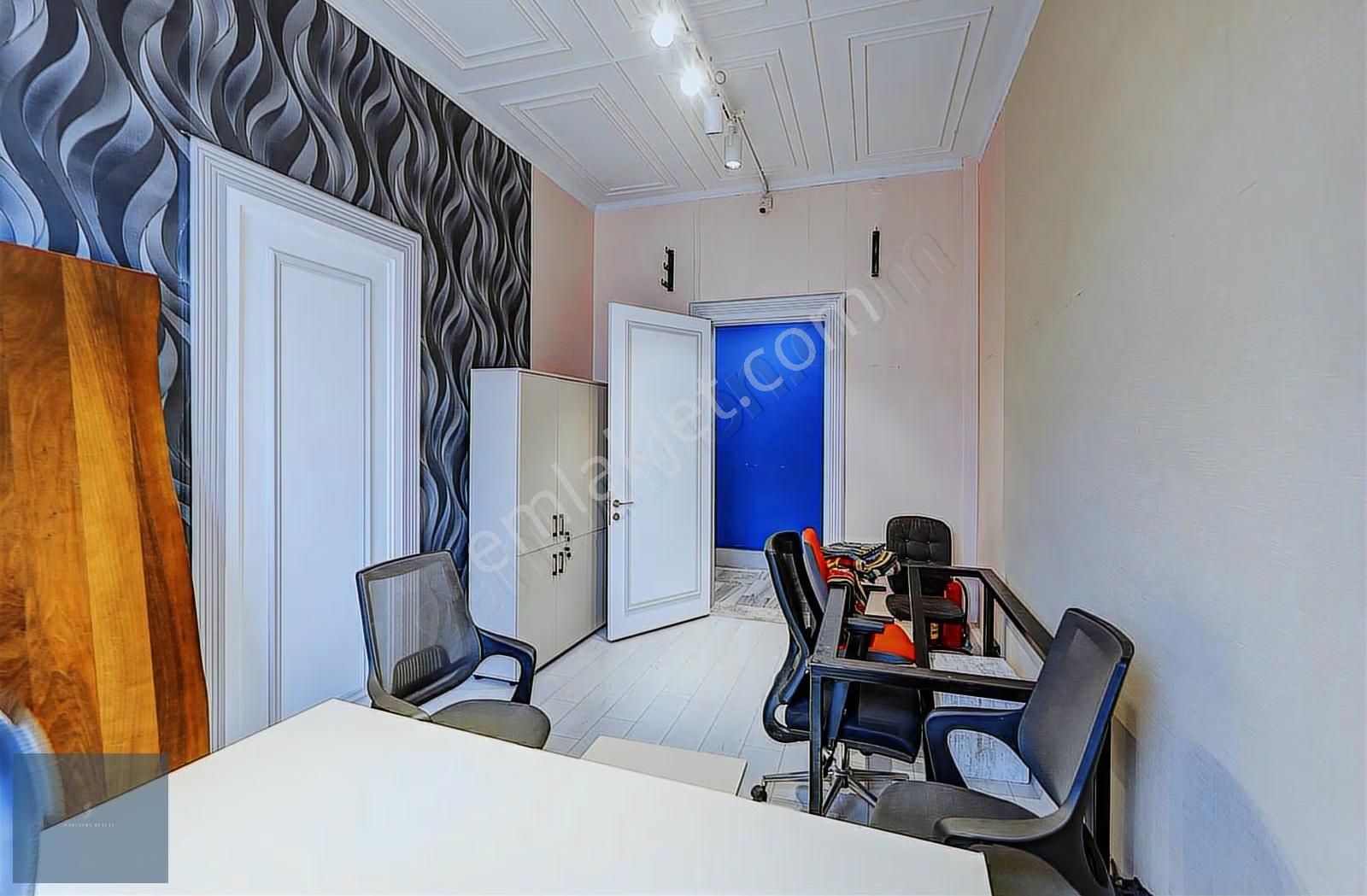 Sirkeci'de Merkezi Konumda İçi Yenilenmiş Geniş Alanlı Ofis Katı - Görsel 15