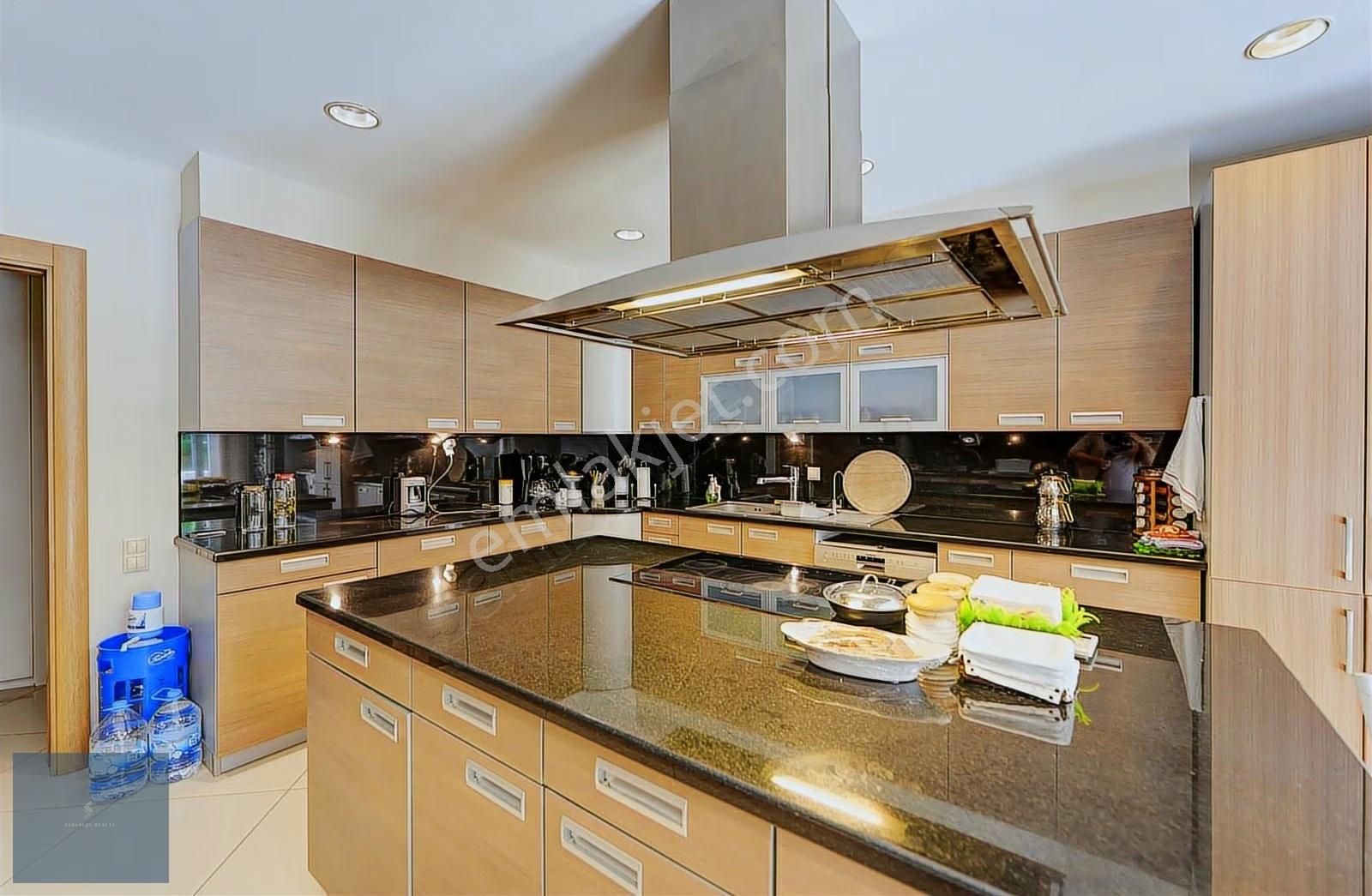 Kandilli'de Çok Özel Sitede Yeşillikler İçinde Kiralık Villa - Görsel 10