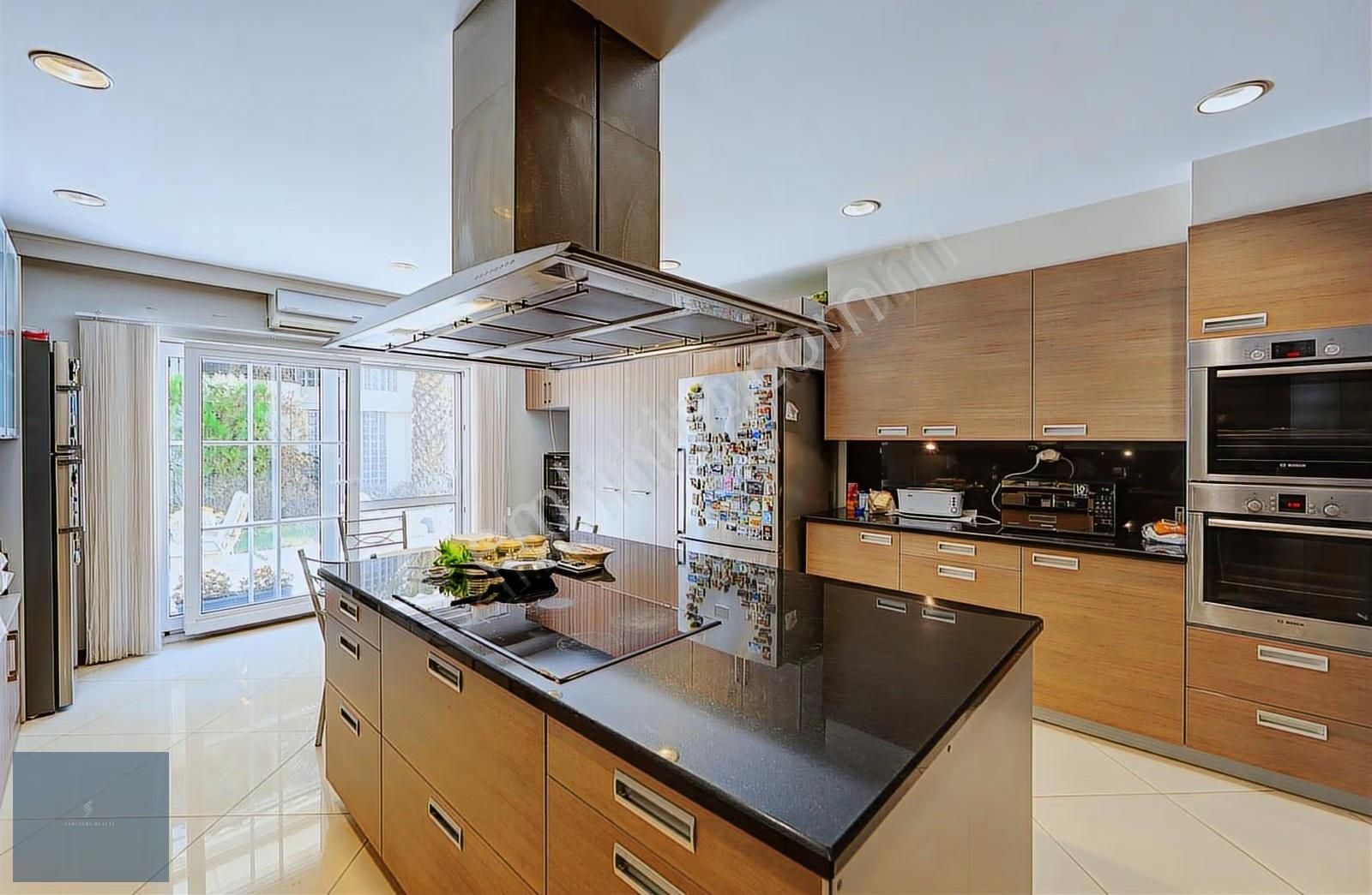 Kandilli'de Çok Özel Sitede Yeşillikler İçinde Kiralık Villa - Görsel 25