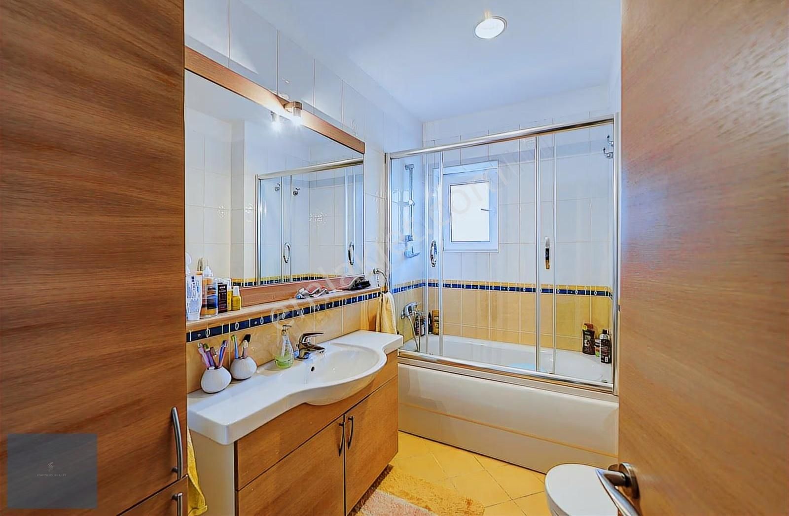 Kandilli'de Çok Özel Sitede Yeşillikler İçinde Kiralık Villa - Görsel 22