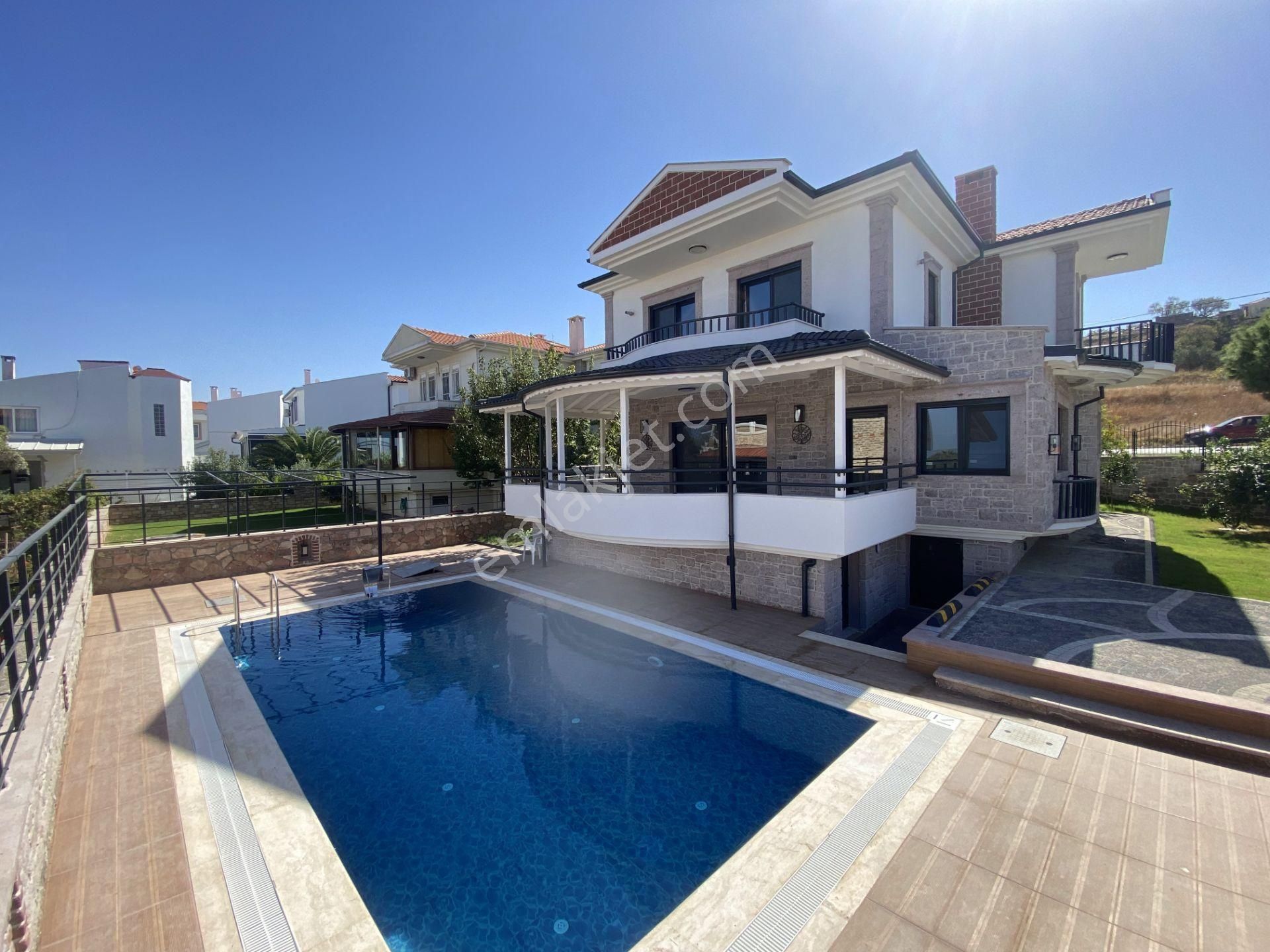 Balıkesir Ayvalık Cunda Da Satılık Muhtesem Villa.