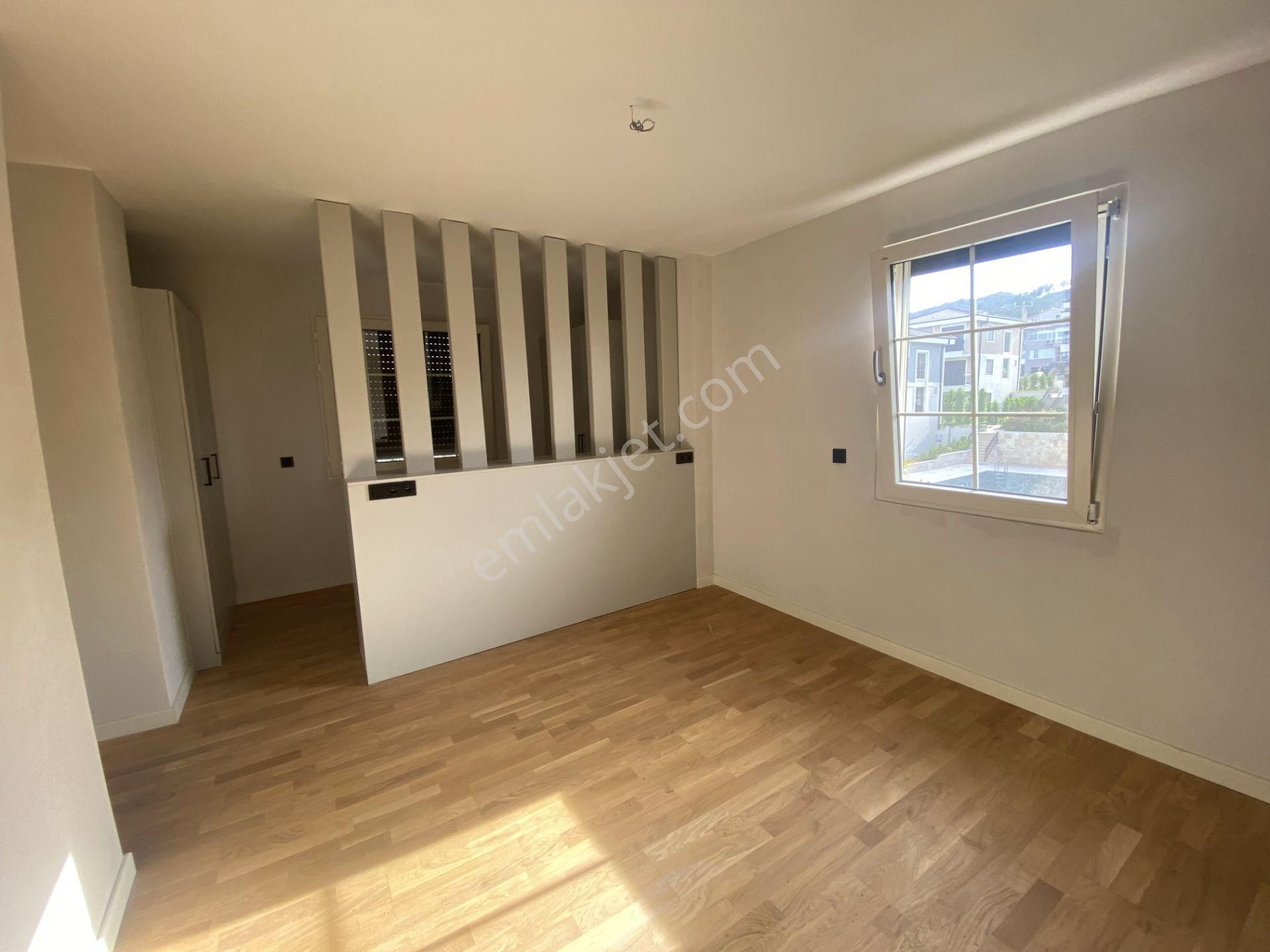 Balıkesir Ayvalık Cunda Da Satılık Denize Yakın Tripleks Villa. - Görsel 4