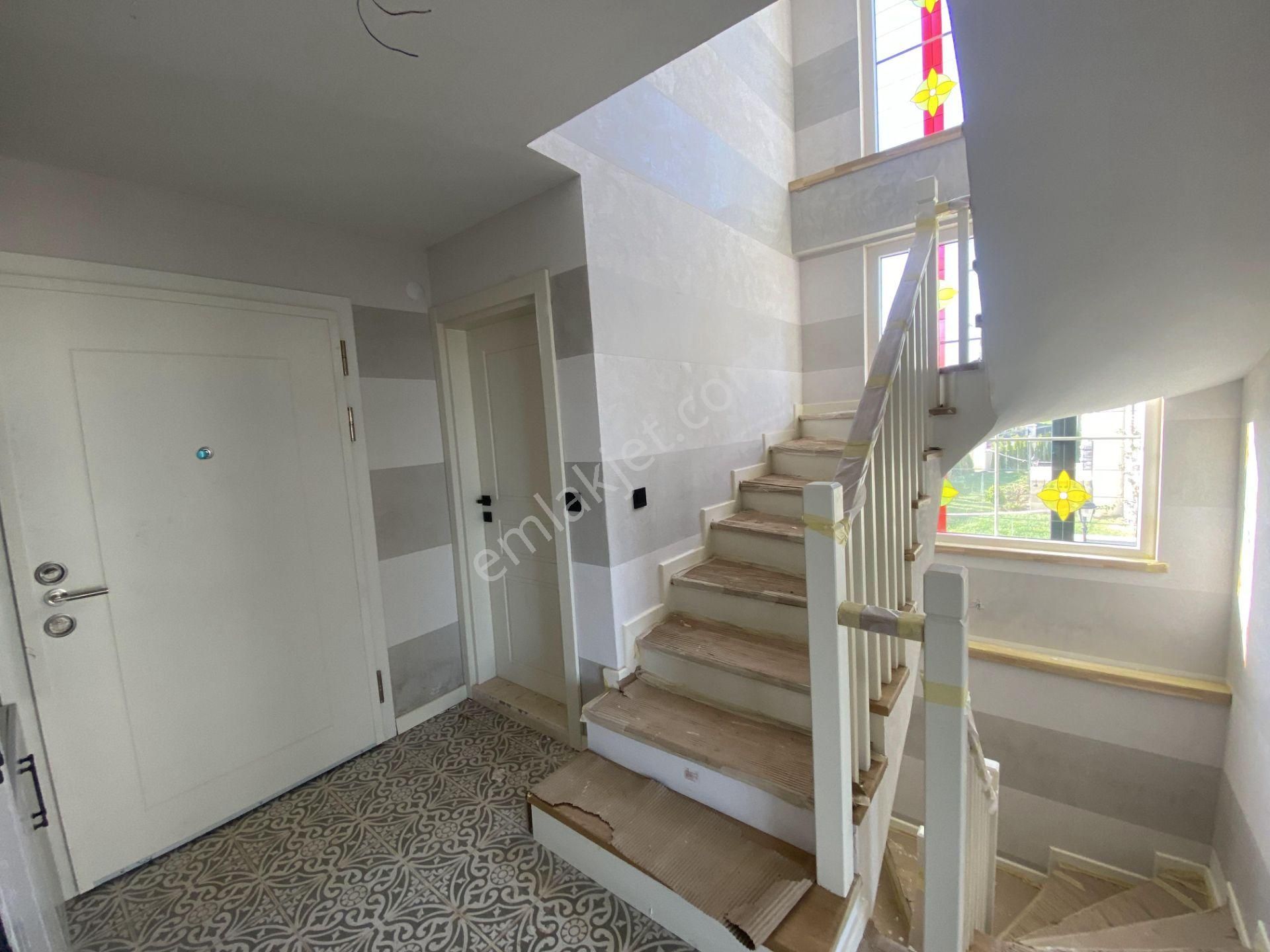 Balıkesir Ayvalık Cunda Da Satılık Denize Yakın Tripleks Villa. - Görsel 2