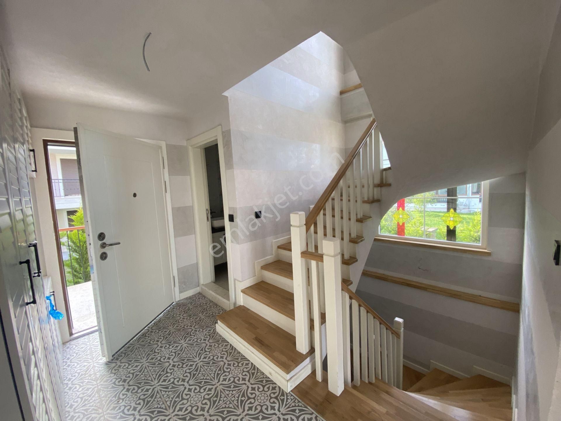 Balıkesir Ayvalık Cunda Da Satılık Denize Yakın Tripleks Villa. - Görsel 7