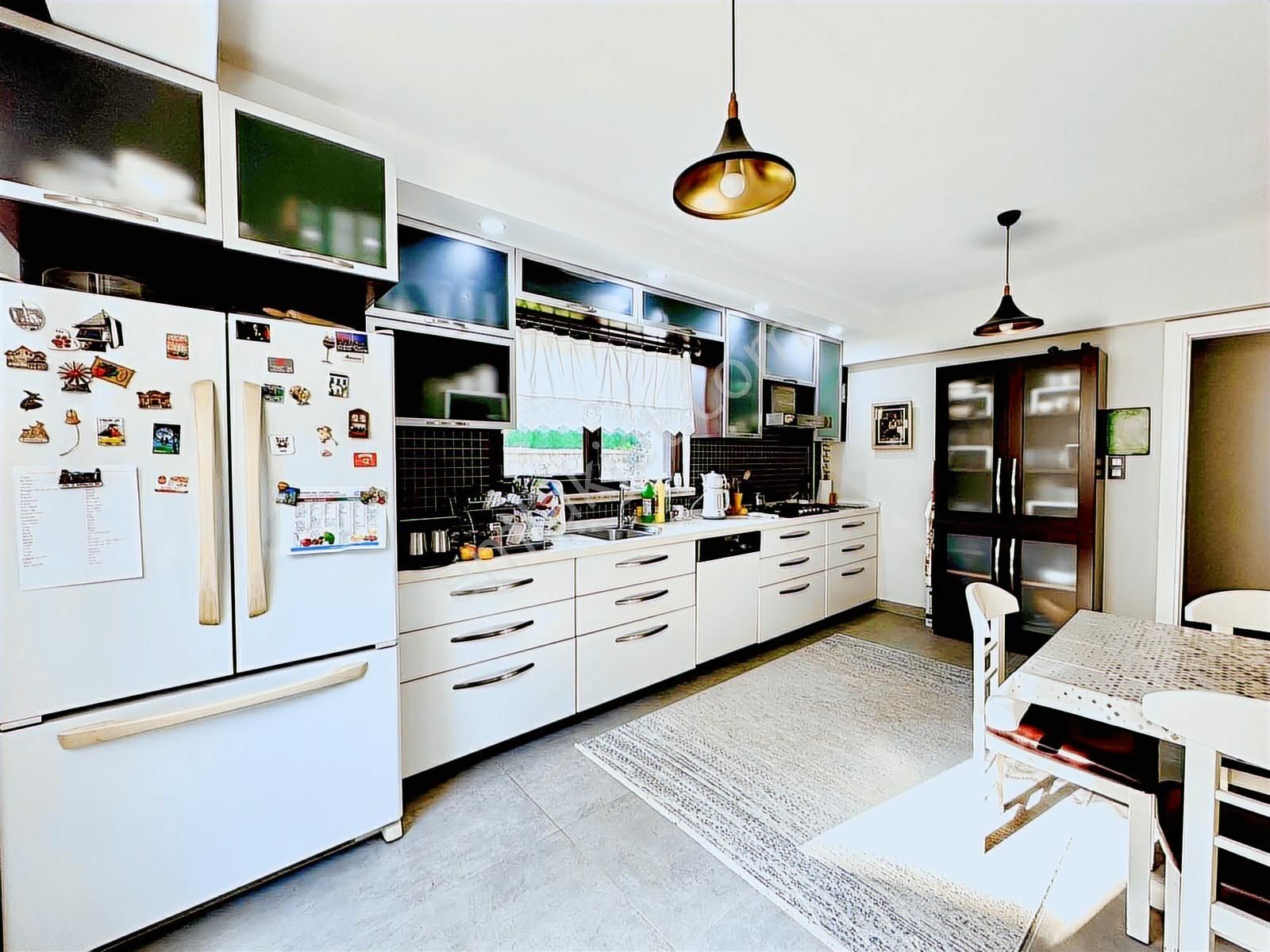 Balat Park Evleri'nde 5+1, Geniş Bahçeli, Müstakil Villa - Görsel 2