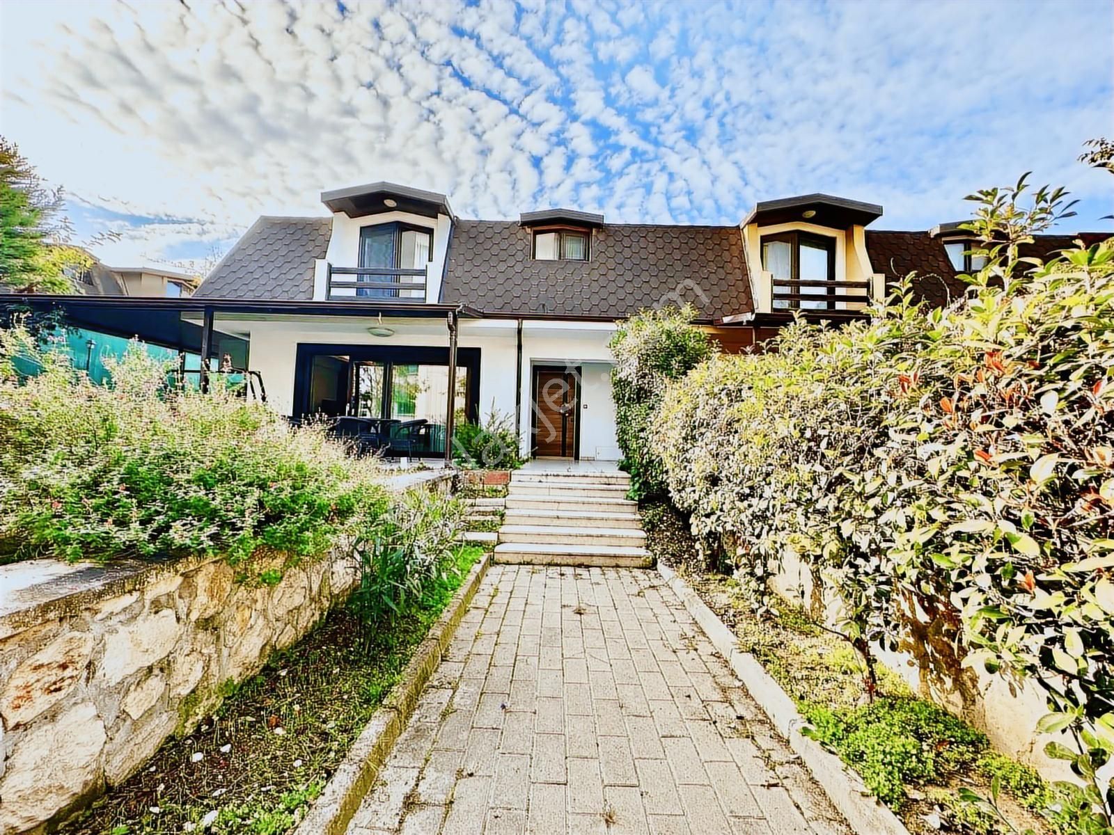 Balat Park Evleri'nde 5+1, Geniş Bahçeli, Müstakil Villa - Görsel 20