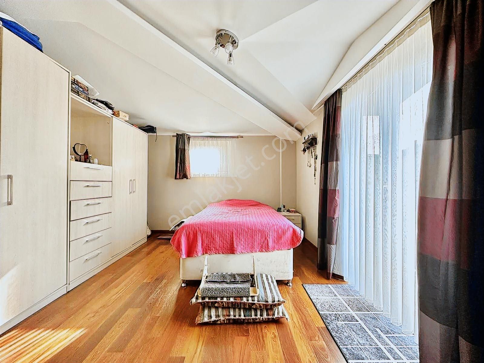 Balat Park Evleri'nde 5+1, Geniş Bahçeli, Müstakil Villa - Görsel 8