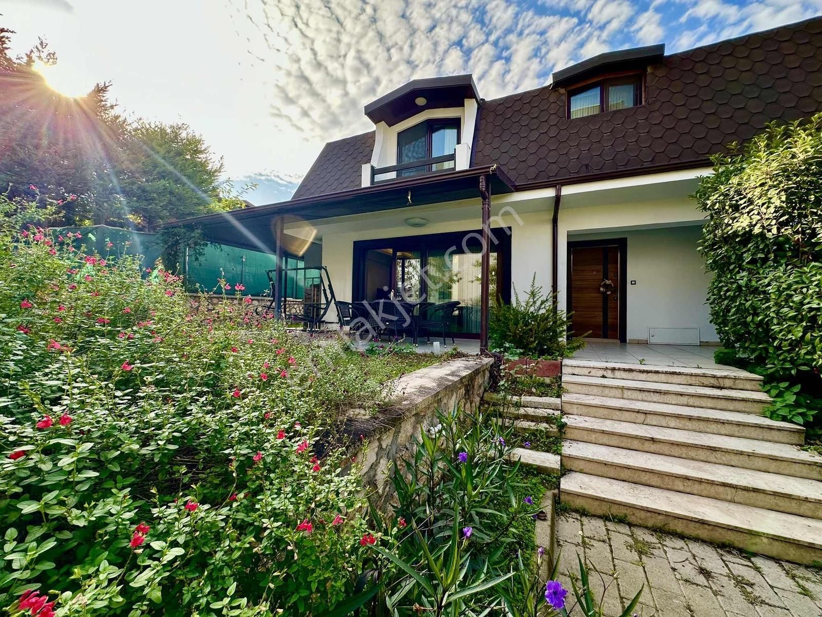 Balat Park Evleri'nde 5+1, Geniş Bahçeli, Müstakil Villa - Görsel 35