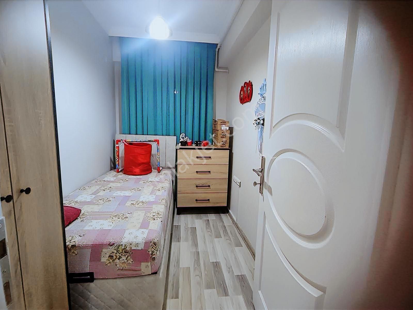 Karşıyaka Fikri Altay Mahallesinde 3+1 Satılık İyi Konumda Daire - Görsel 14