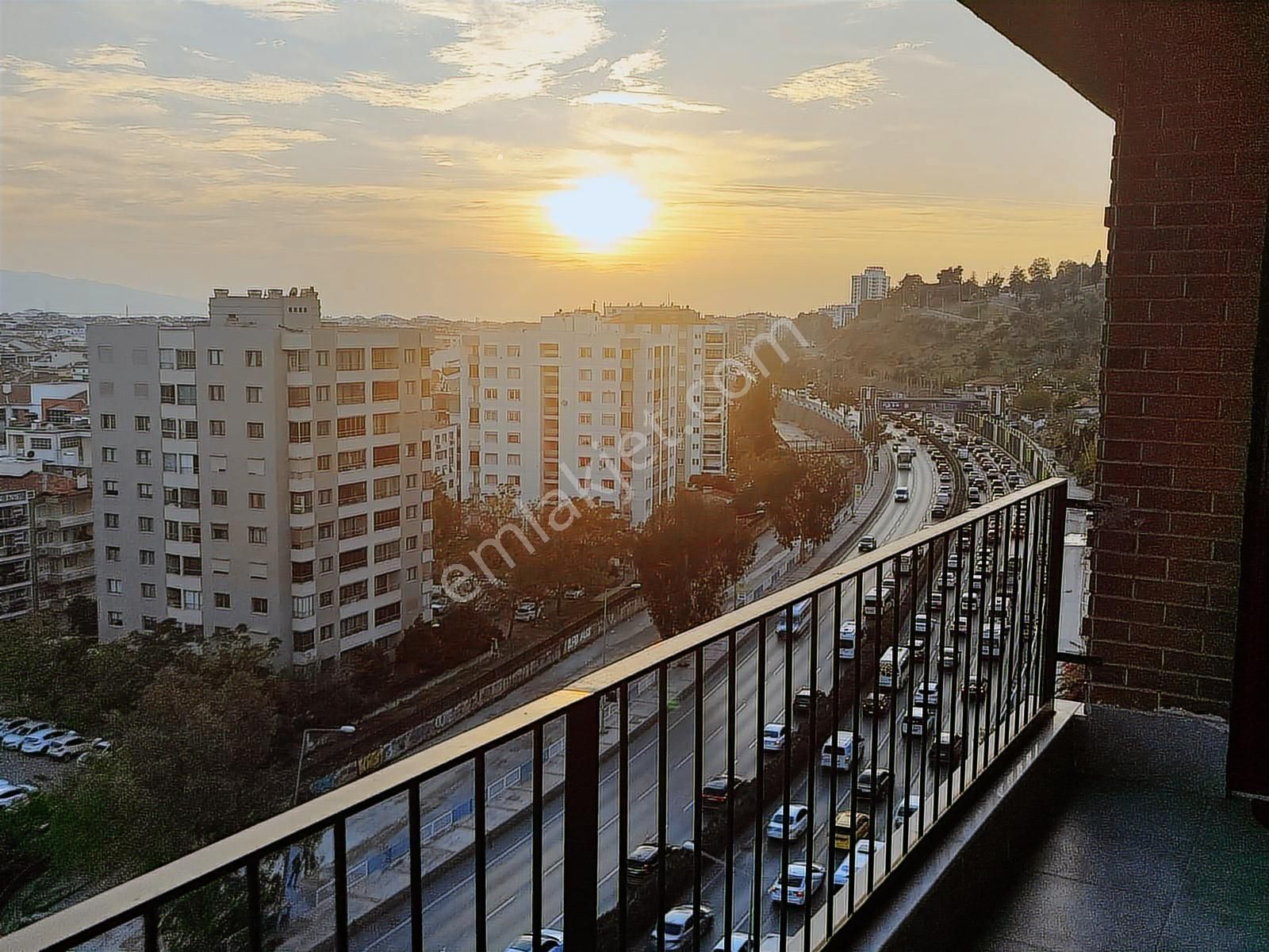 Karşıyaka Tersane Bölgesinin Karşısında Satılık 3+1 Daire - Görsel 9