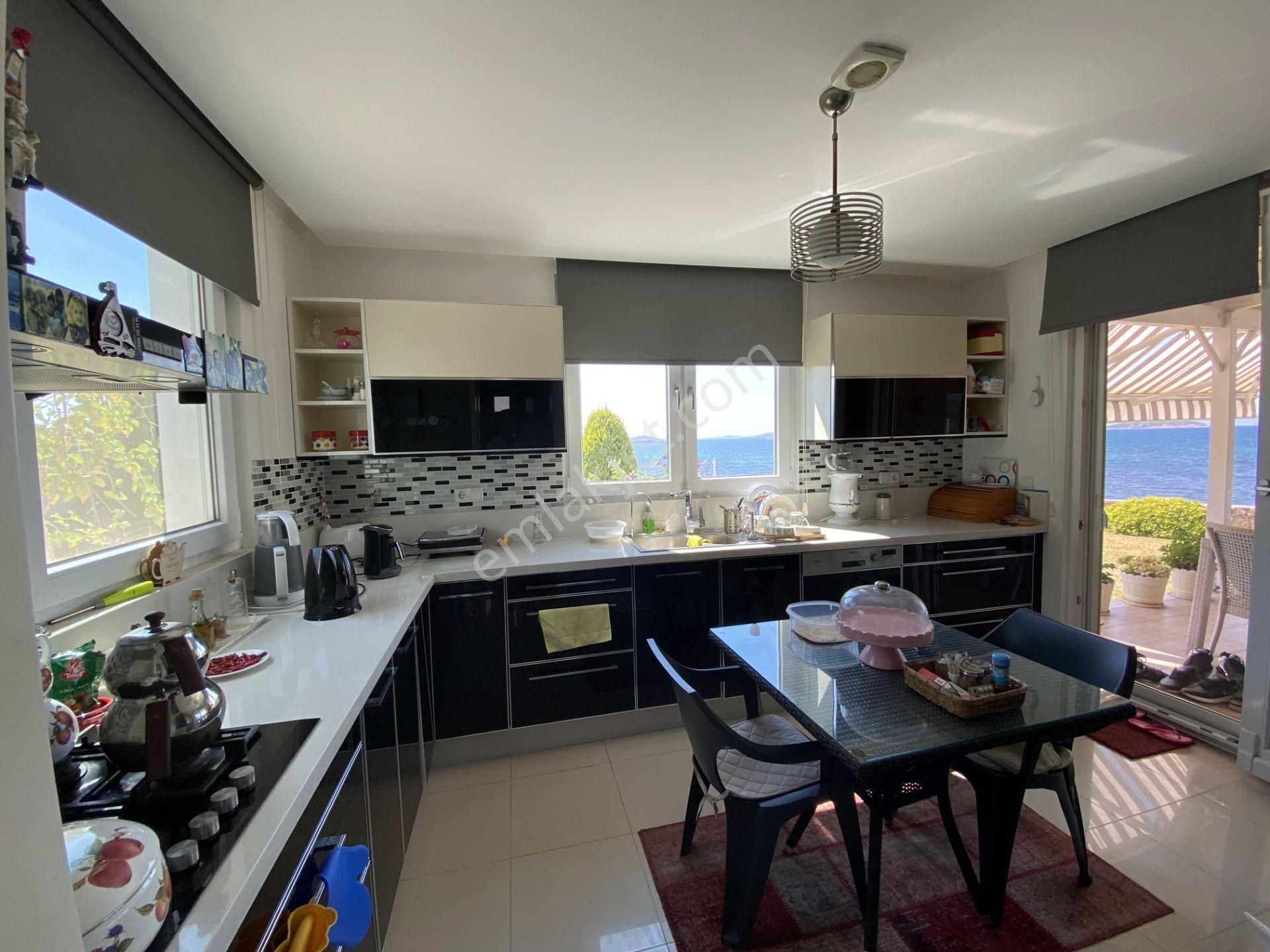 Balıkesir Ayvalık Ta Satılık Villa .denize Sıfır. - Görsel 25