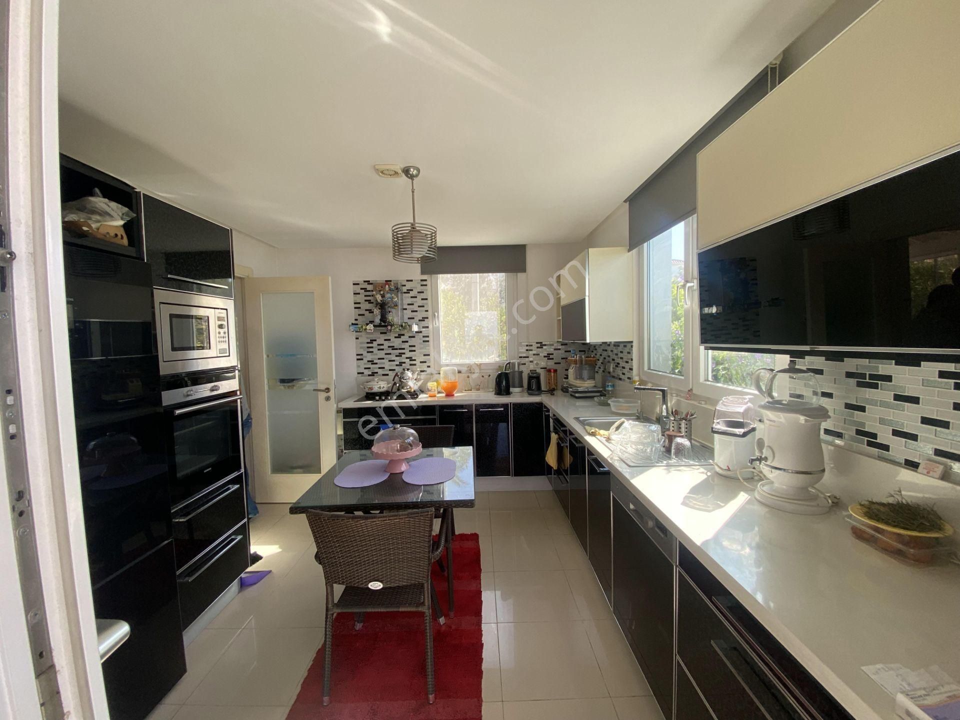 Balıkesir Ayvalık Ta Satılık Villa .denize Sıfır. - Görsel 14