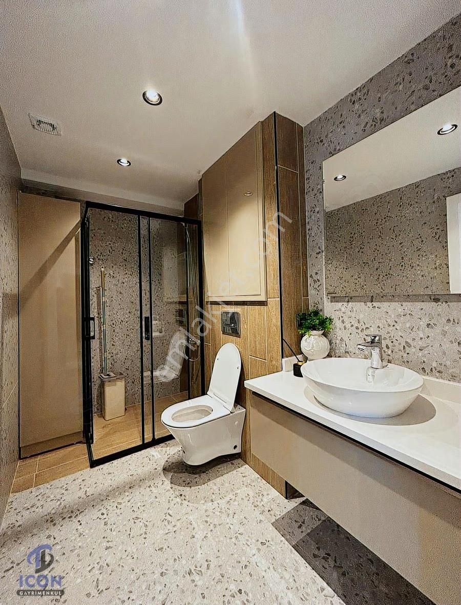 Icon'dan Eski Mezitli Mah 'de Şık Dizayn Kaliteli İşçilik 2+1