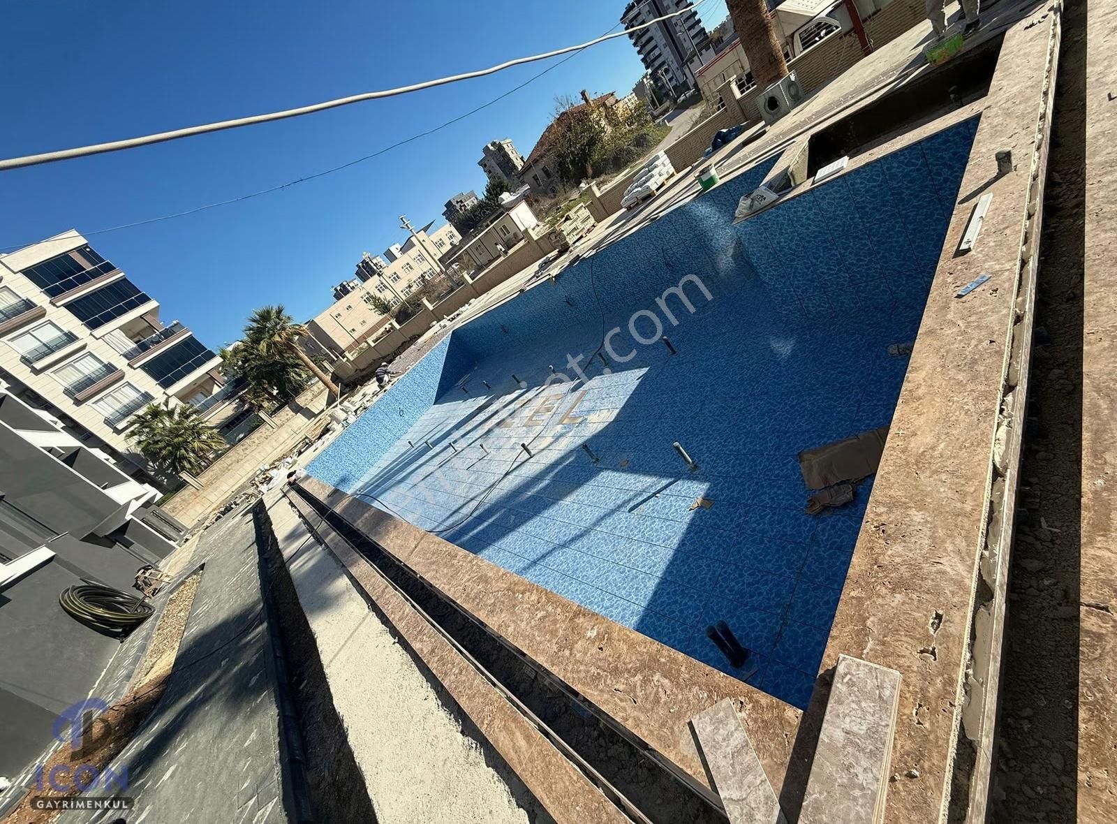 Icon'dan Davultepe Mah'de Geniş Oturumlu Havuzlu Zemin 1+1 - Görsel 12