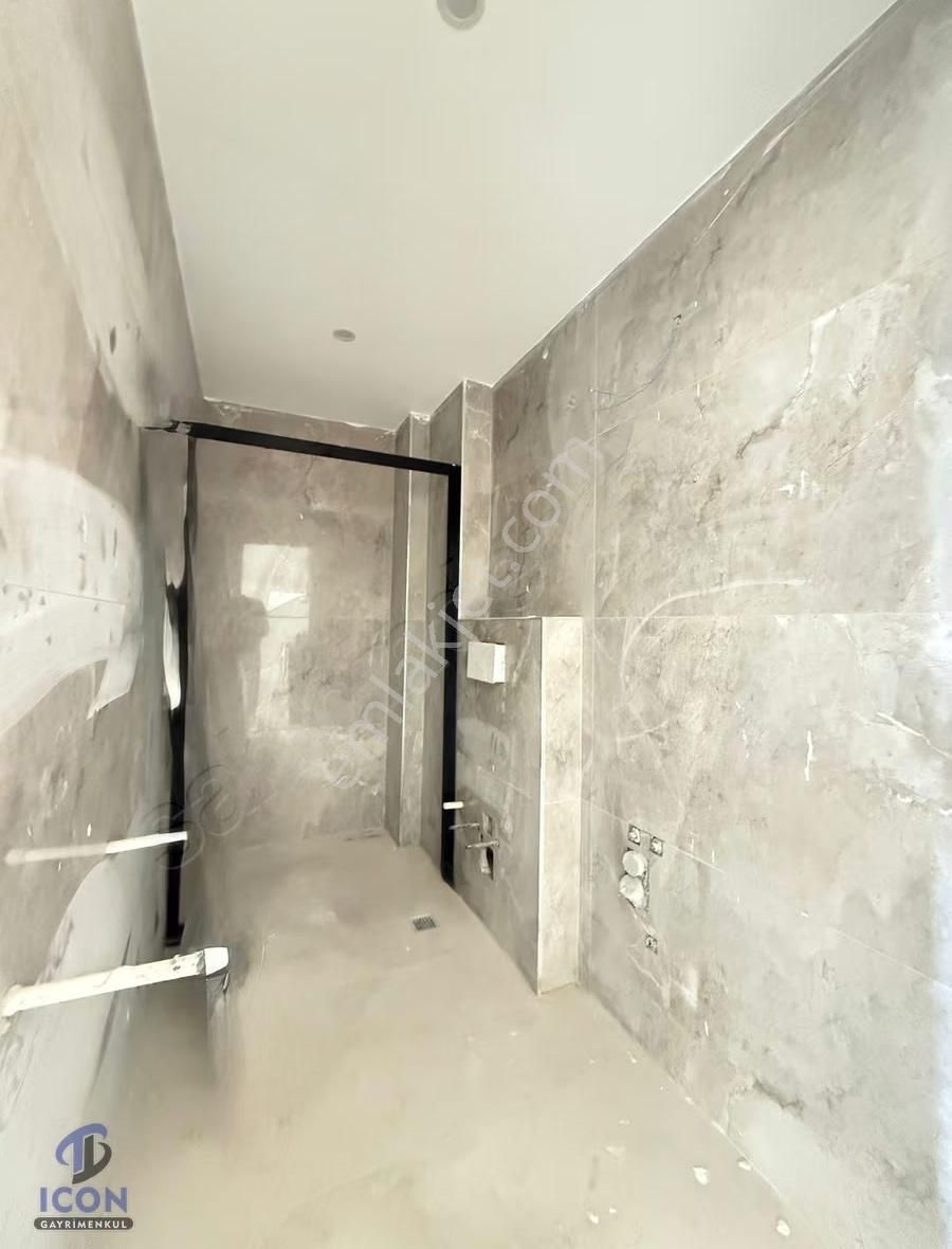 Icon'dan Davultepe Mah'de Geniş Oturumlu Havuzlu Zemin 1+1 - Görsel 32