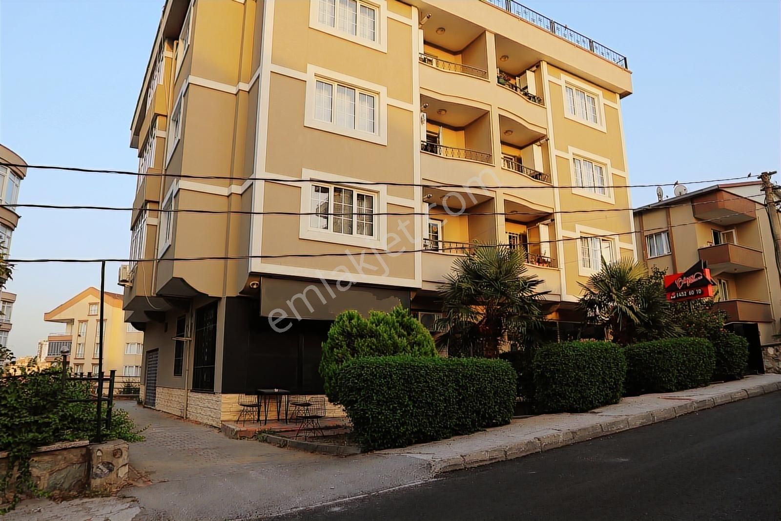 Metro İstasyonuna Yürüme Mesafesinde Kat Mülkiyetli Dükkan