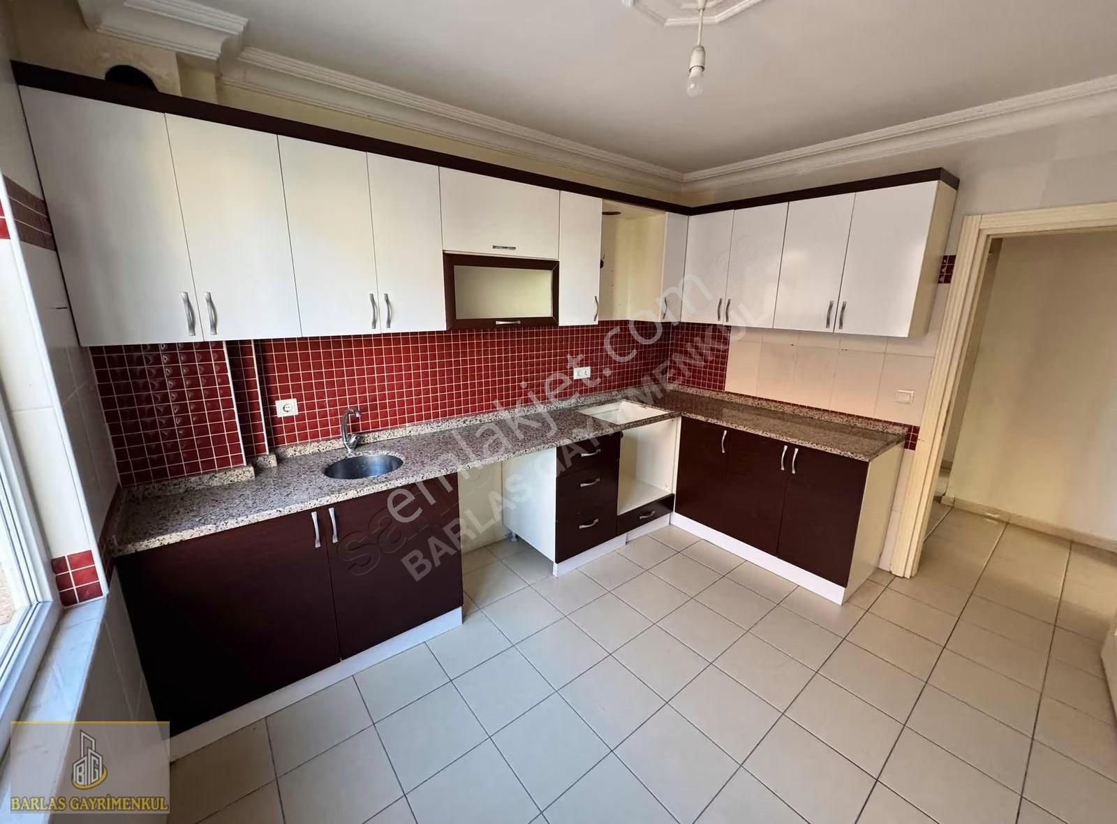 Yeni Emek Mahallesinde Geniş Teraslı Satılık 5+1 Dubleks Daire