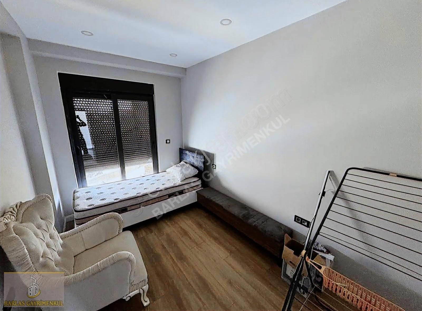 Altıntaş Mahallesinde Yola Yakın Havuzlu Lüks Satılık 2+1 Daire - Görsel 19