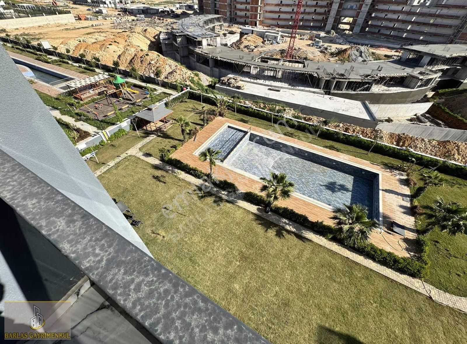 Altıntaş Mahallesinde Yola Yakın Havuzlu Lüks Satılık 2+1 Daire - Görsel 13