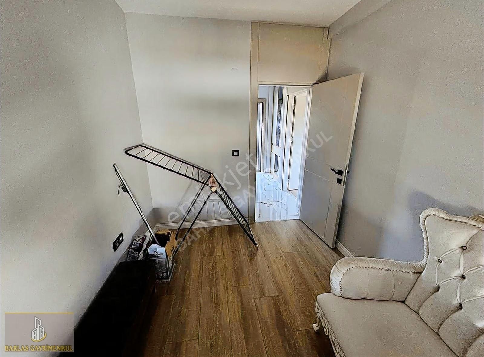 Altıntaş Mahallesinde Yola Yakın Havuzlu Lüks Satılık 2+1 Daire - Görsel 22