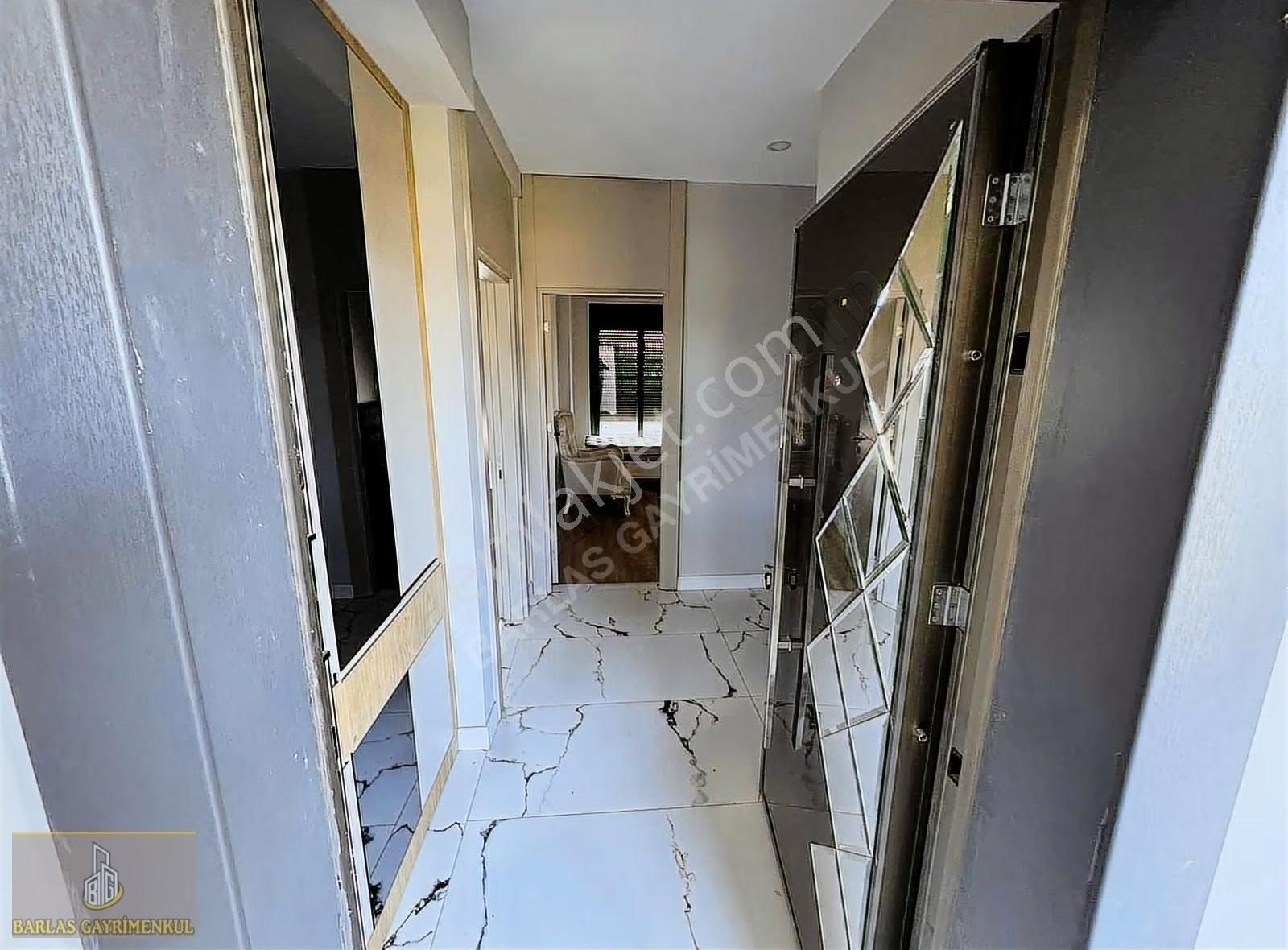 Altıntaş Mahallesinde Yola Yakın Havuzlu Lüks Satılık 2+1 Daire - Görsel 17